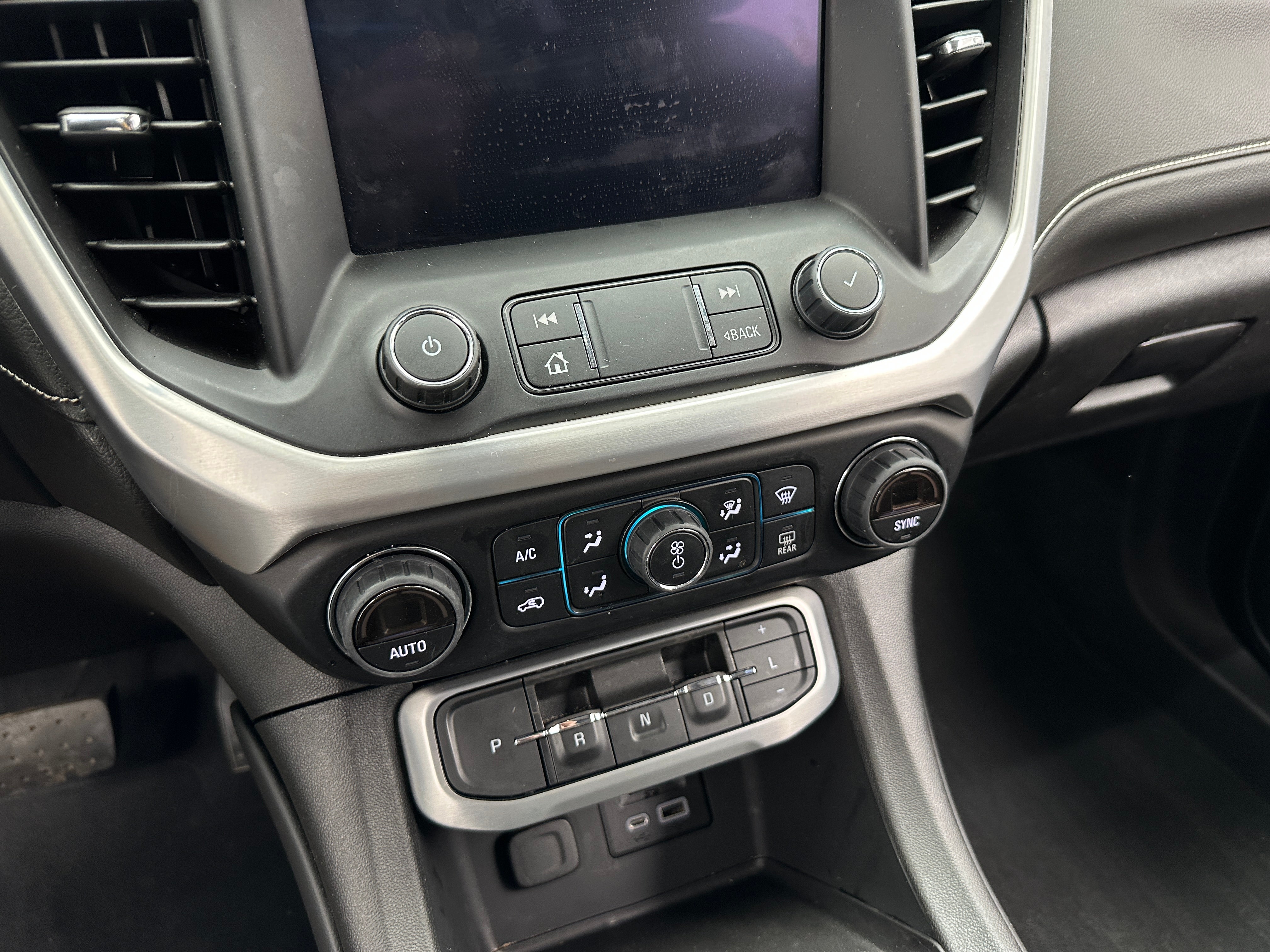 2022 GMC Acadia SLE 4