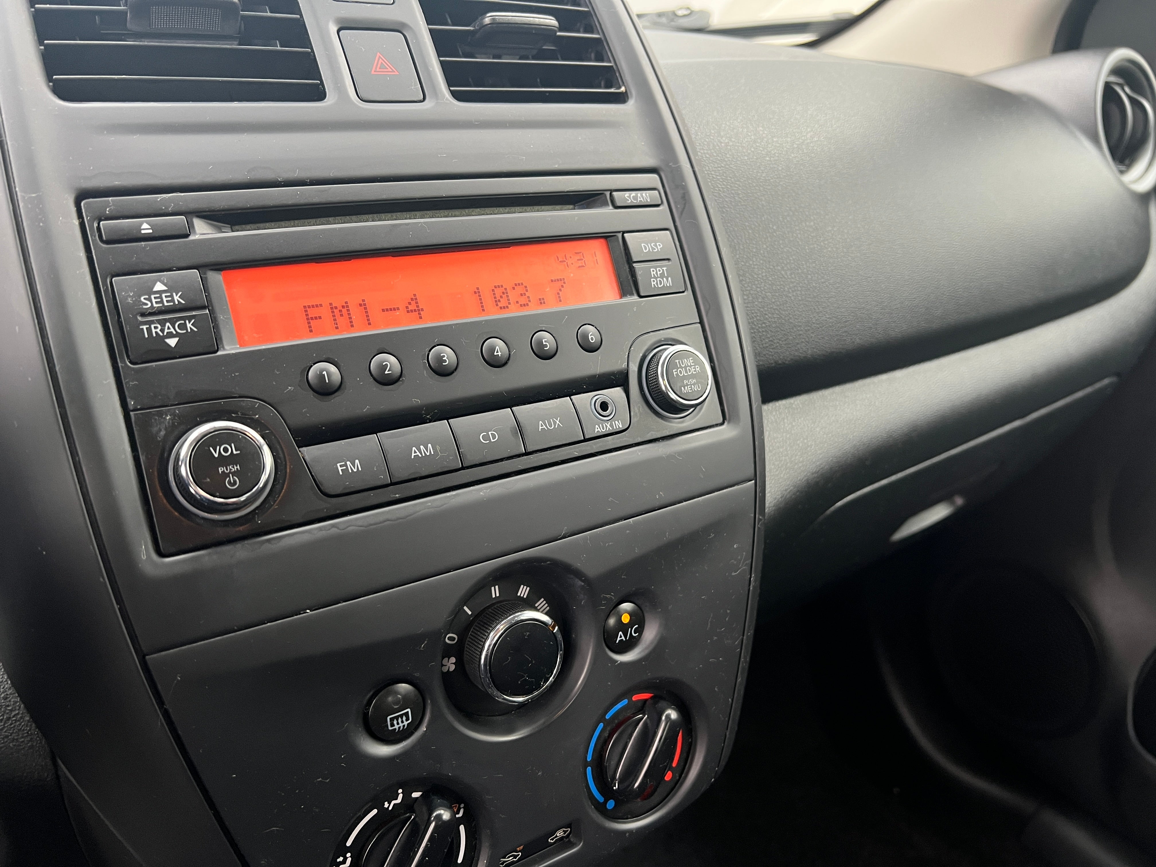 2016 Nissan Versa S Plus 4