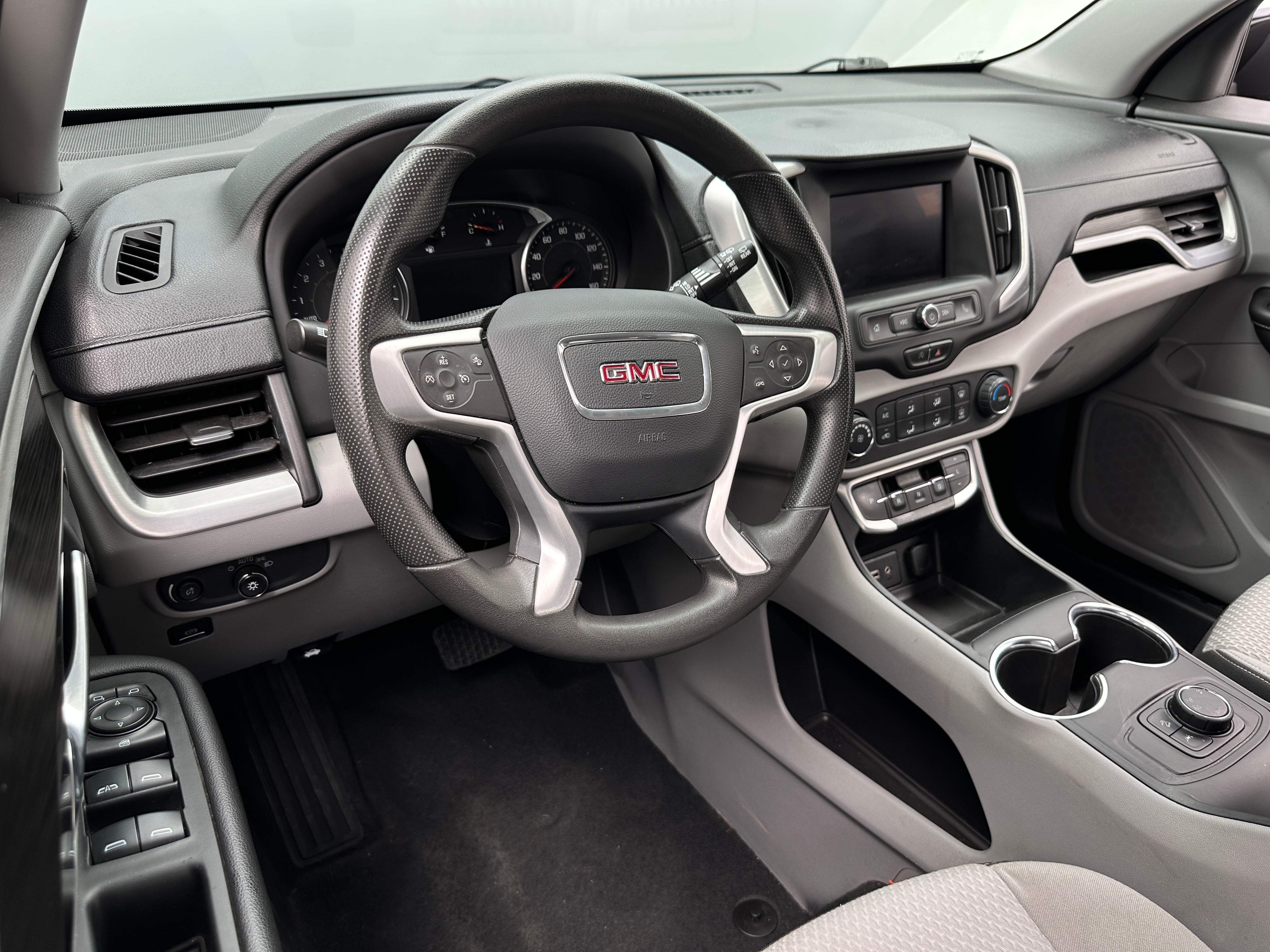 2022 GMC Terrain SLE 3