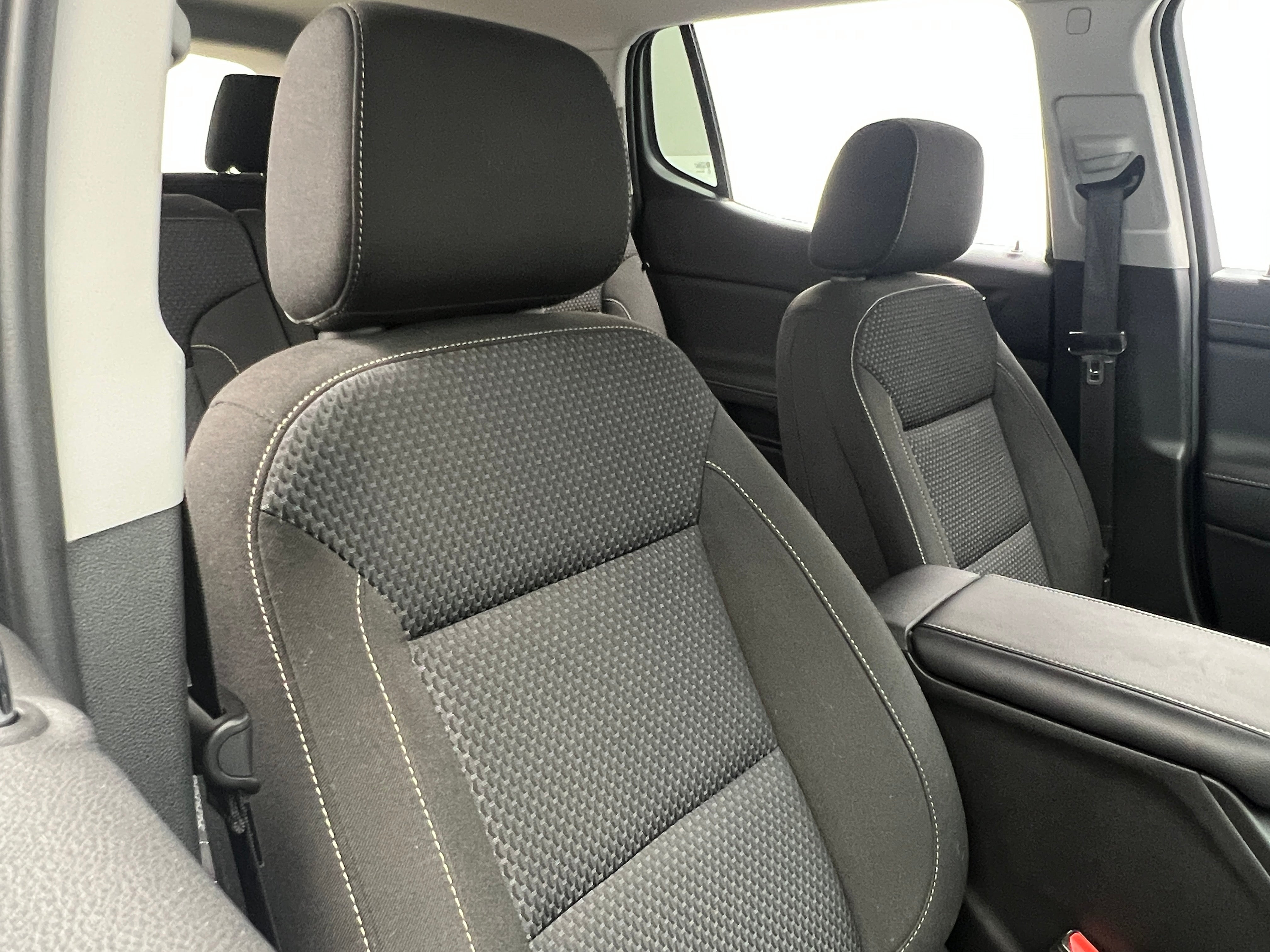 2023 GMC Acadia SLE 2