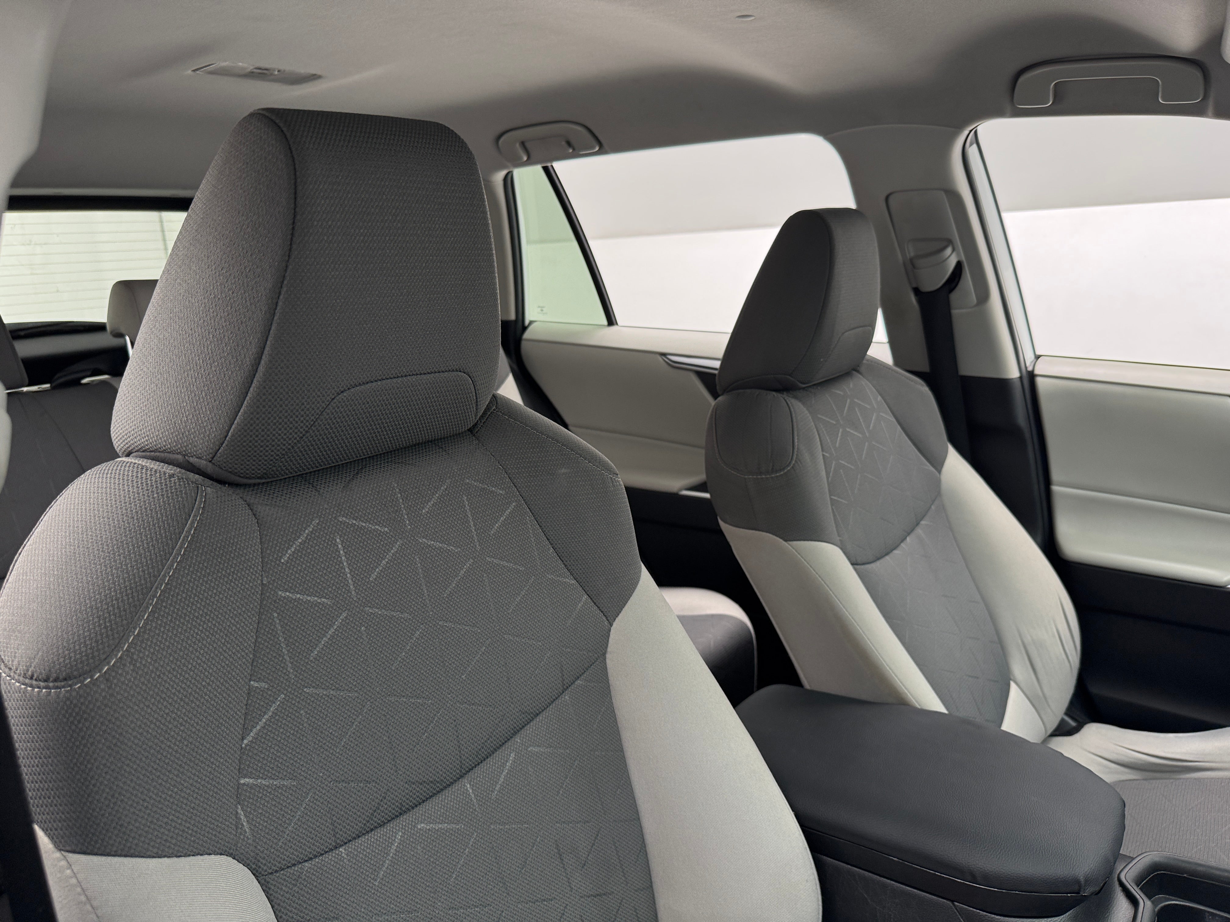 2021 Toyota RAV4 XLE 2