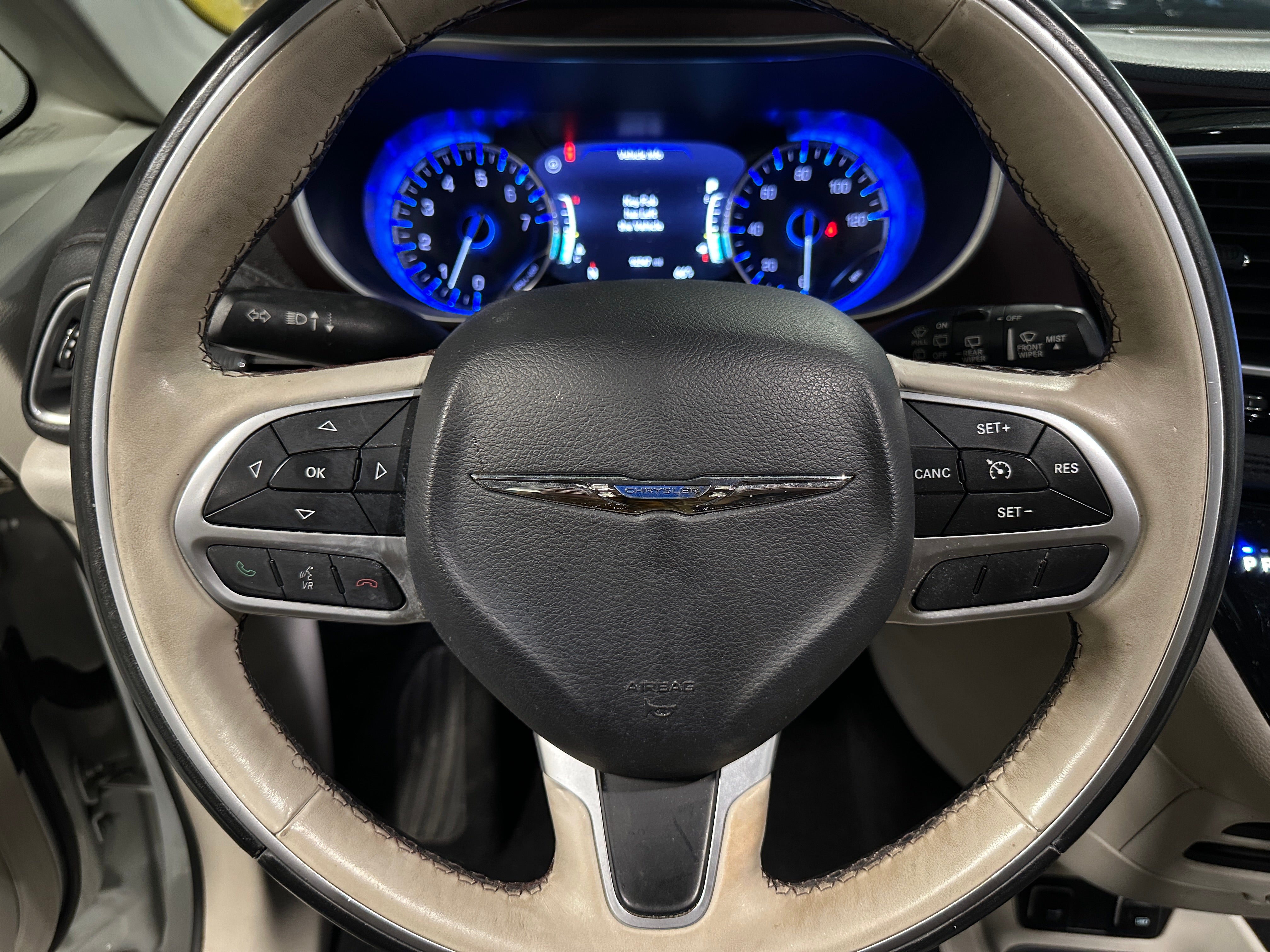 2017 Chrysler Pacifica Limited 4
