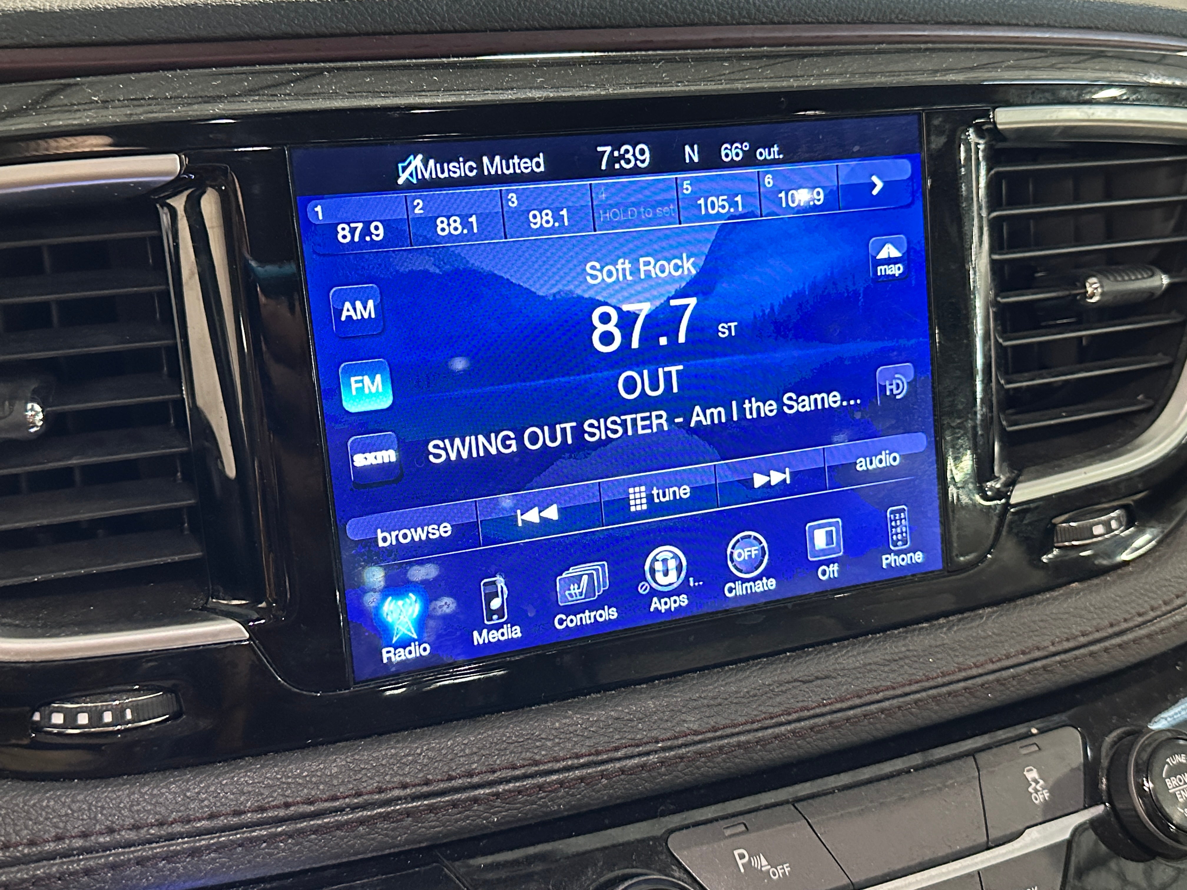 2017 Chrysler Pacifica Limited 3