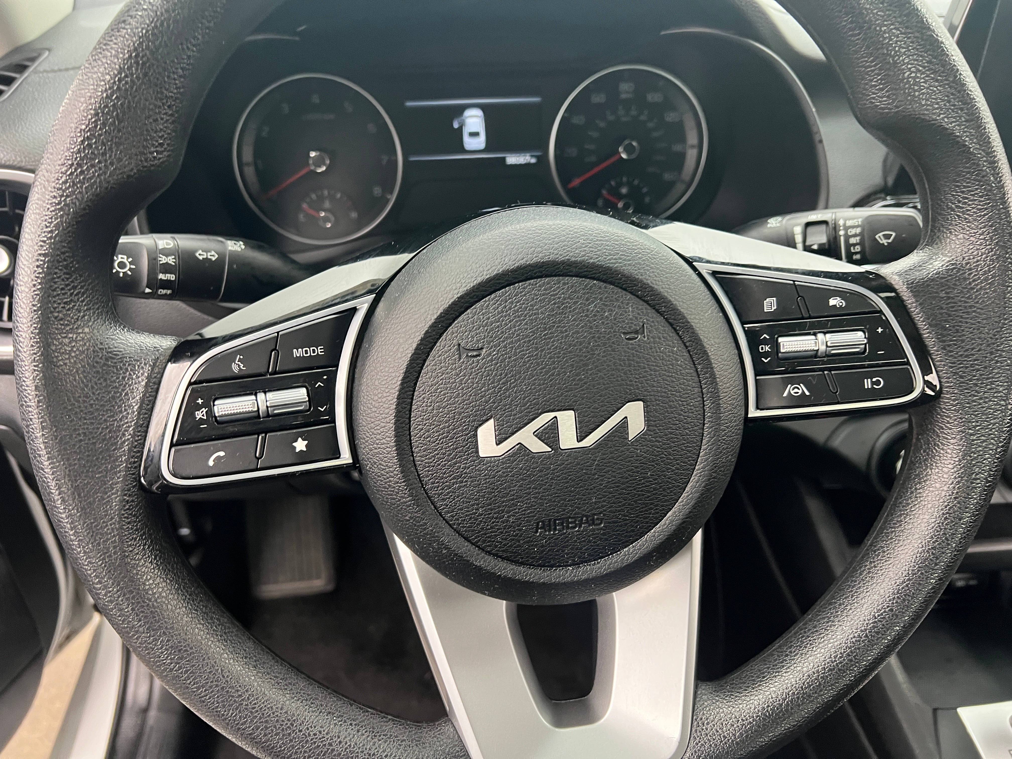 2023 Kia Forte LXS 5