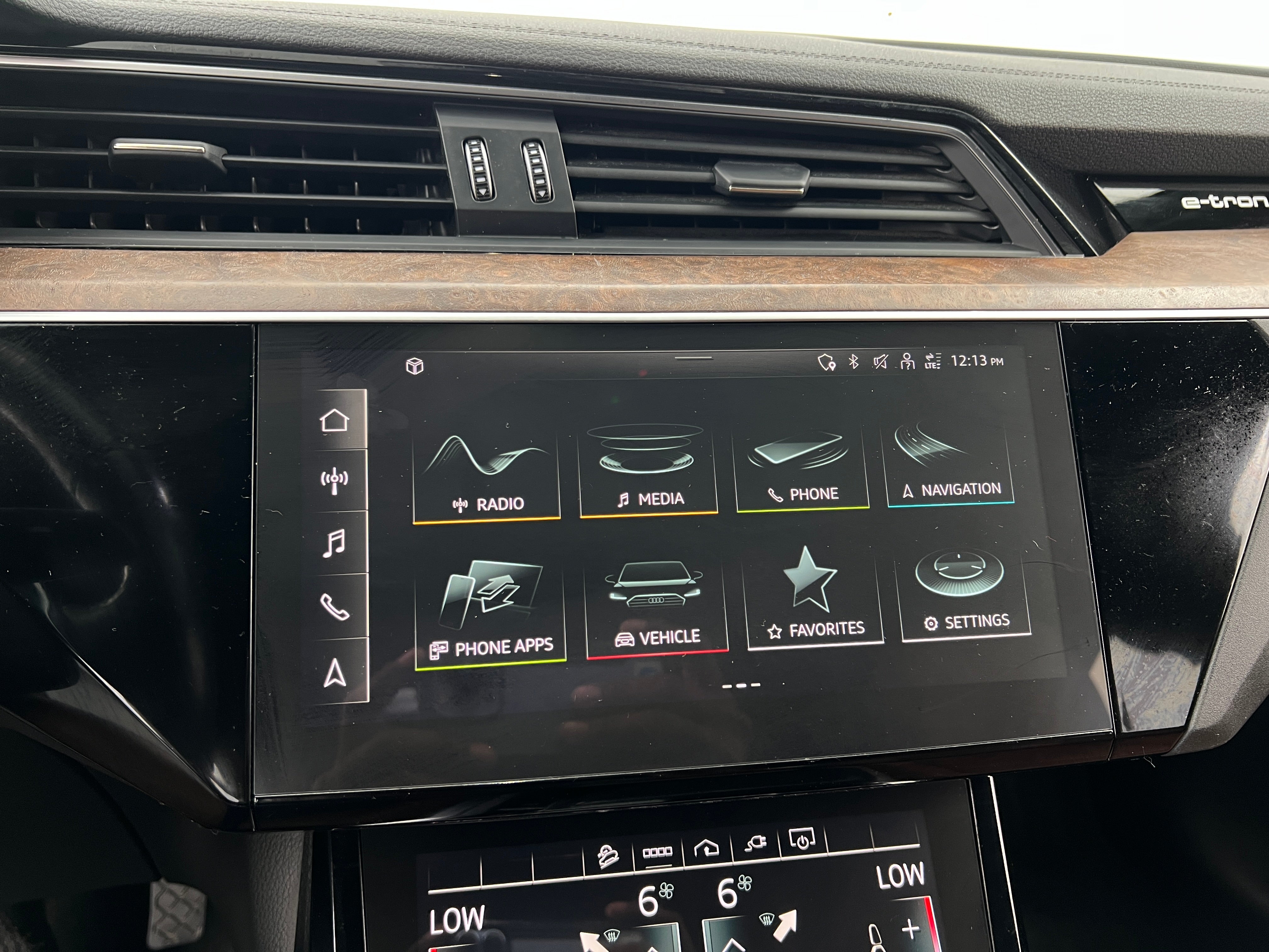2022 Audi e-tron Premium Plus 3