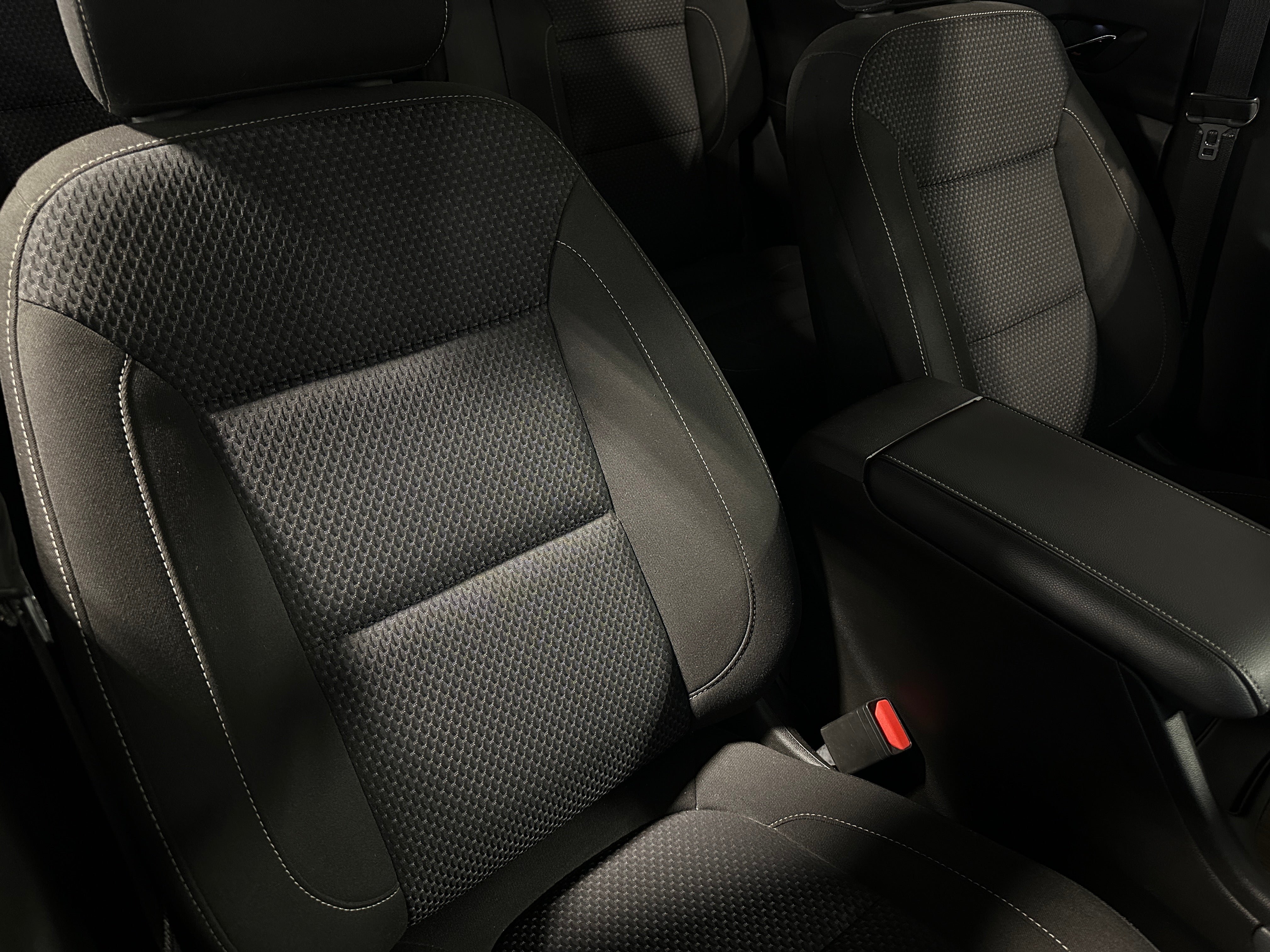 2023 GMC Acadia SLE 2