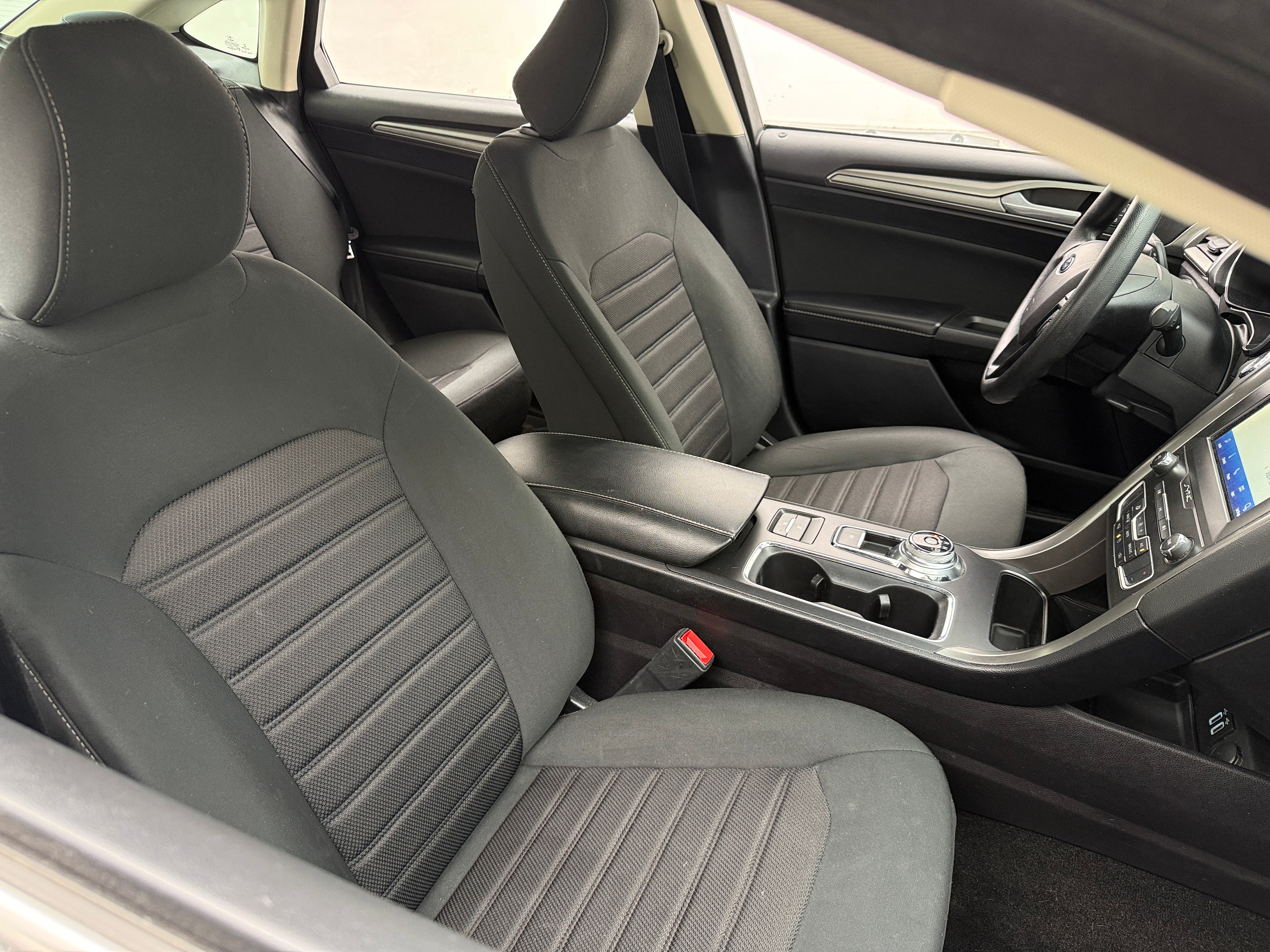 2020 Ford Fusion SE 2
