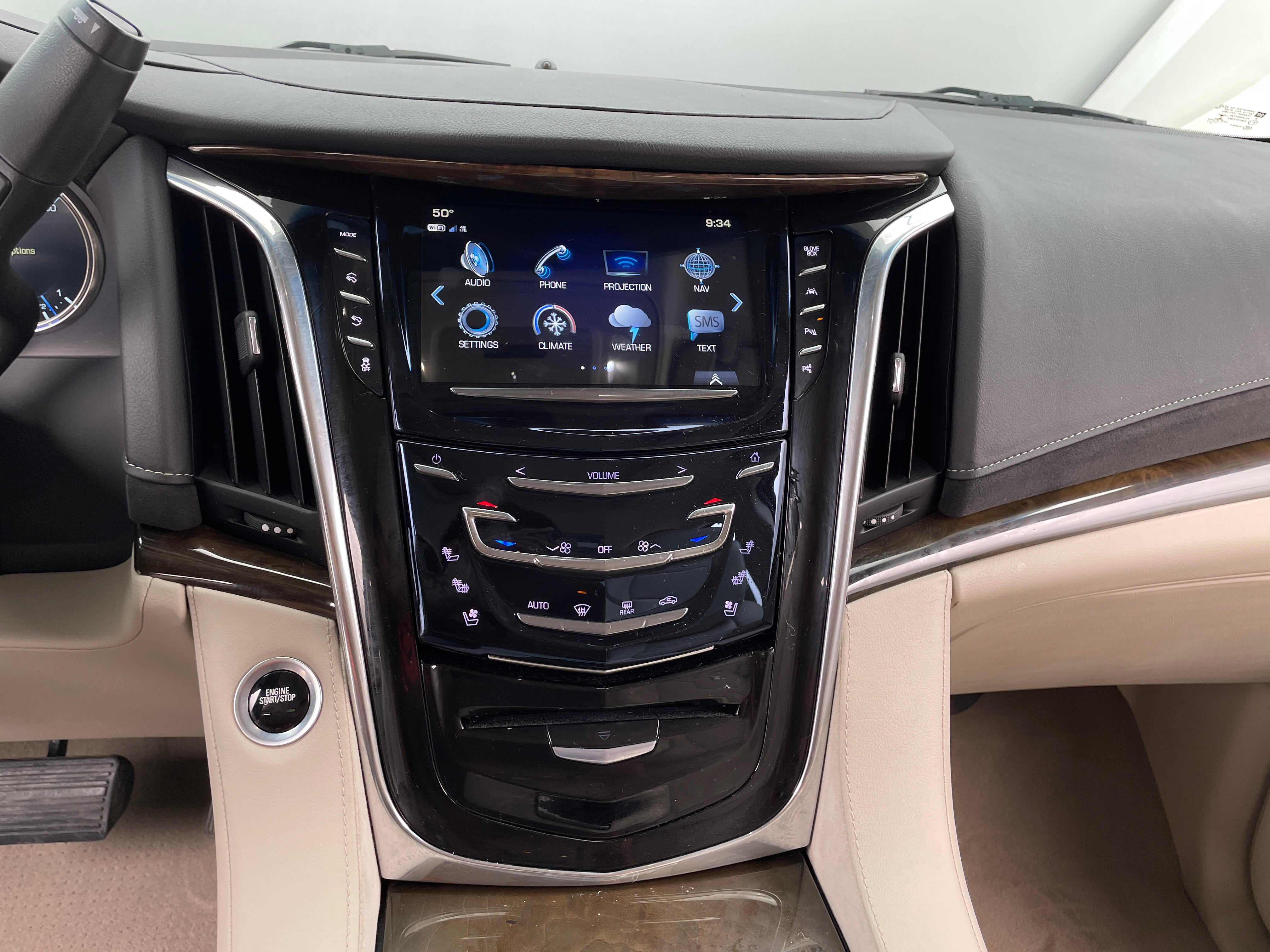 2018 Cadillac Escalade Luxury 3