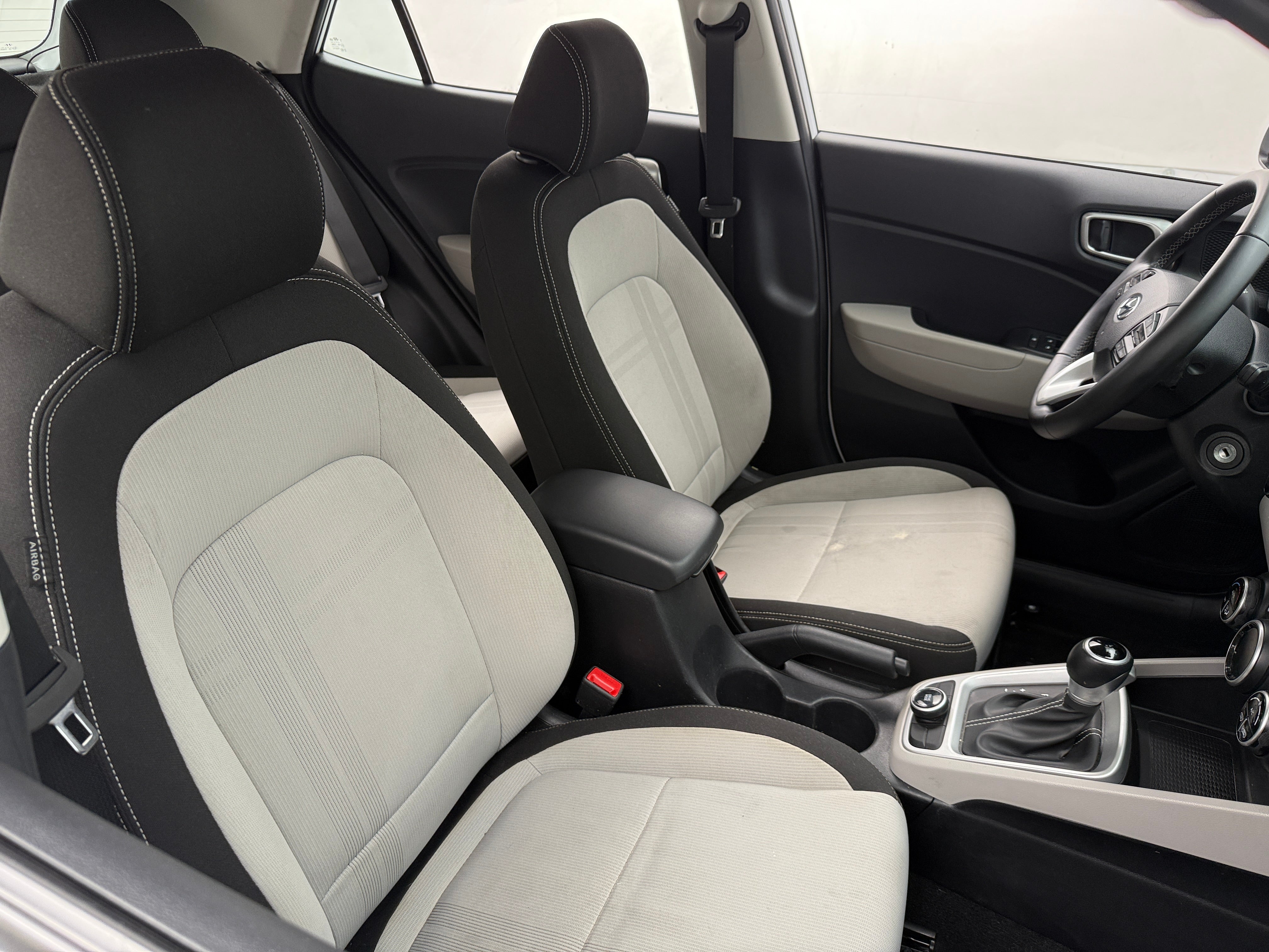2022 Hyundai Venue SEL 2