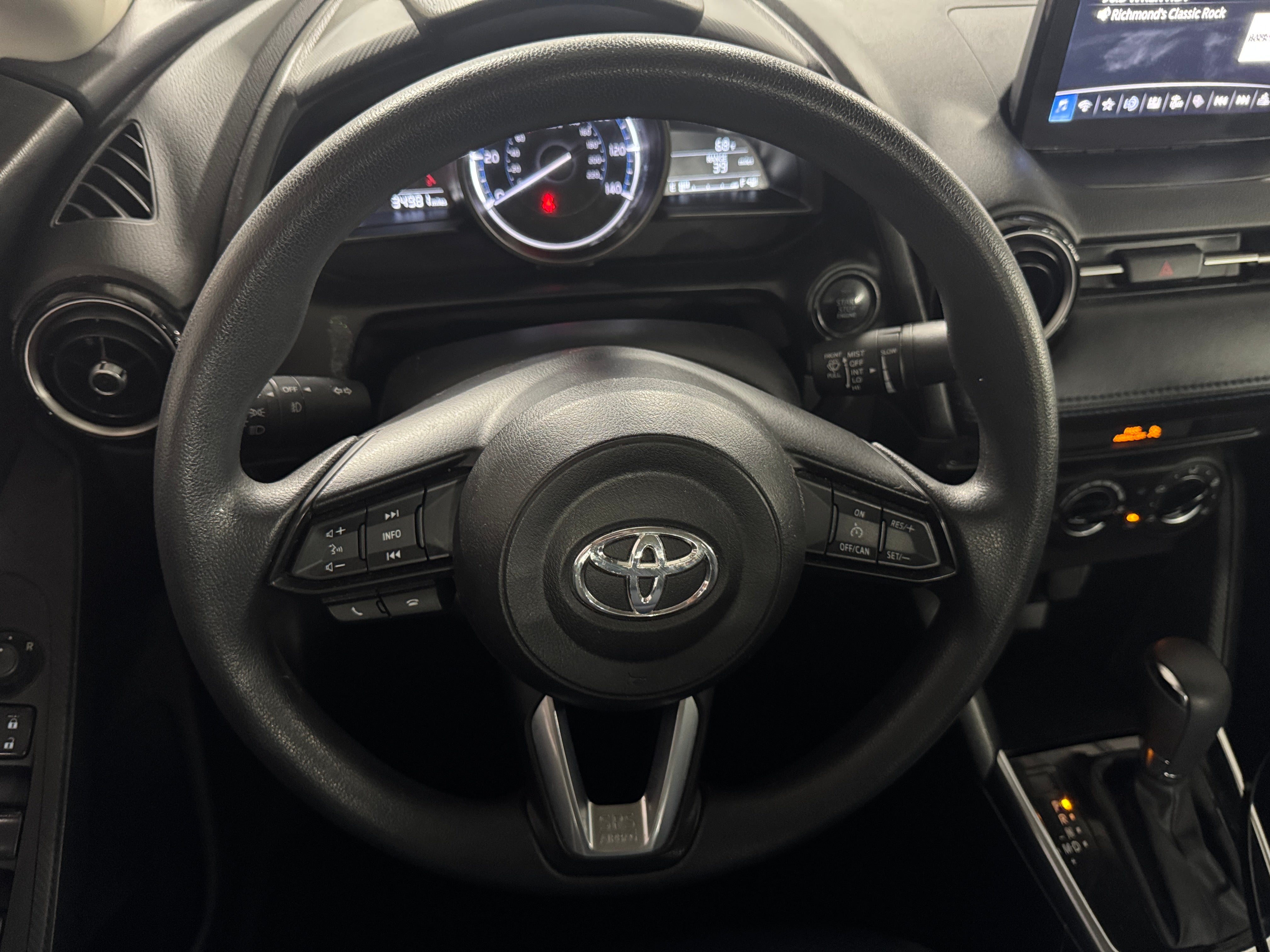 2019 Toyota Yaris LE 5