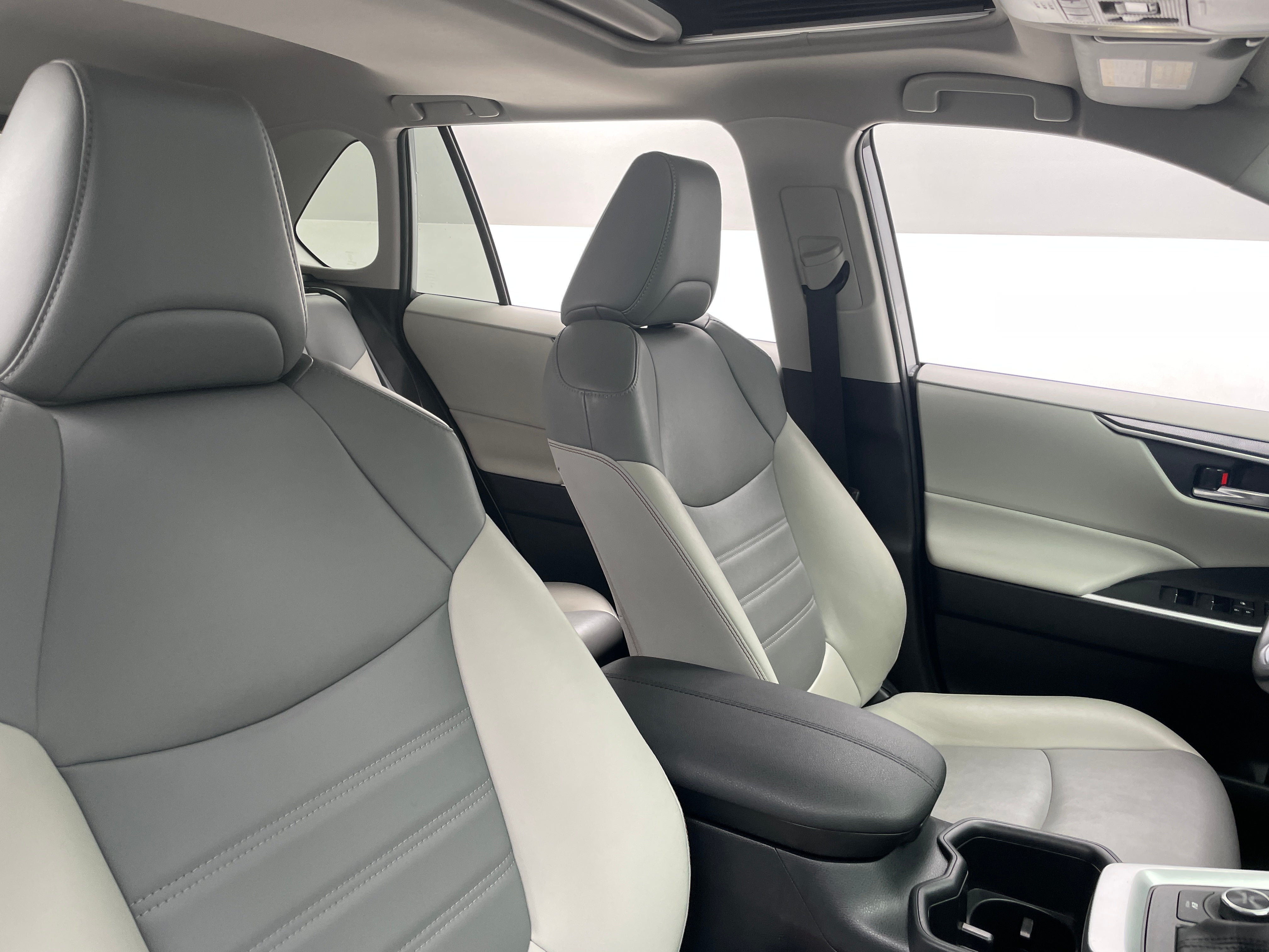 2022 Toyota RAV4 XLE Premium 2