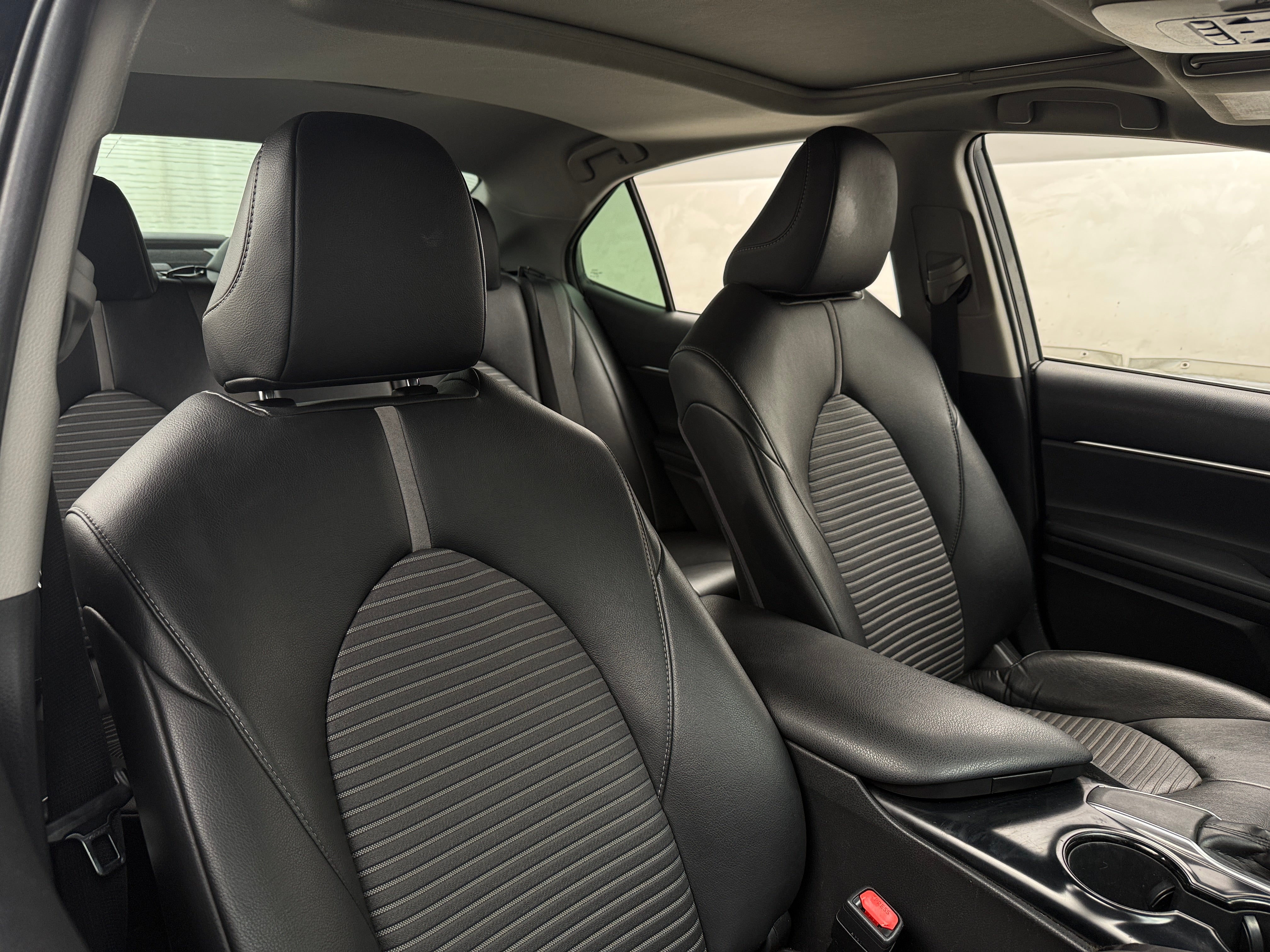 2018 Toyota Camry SE 2