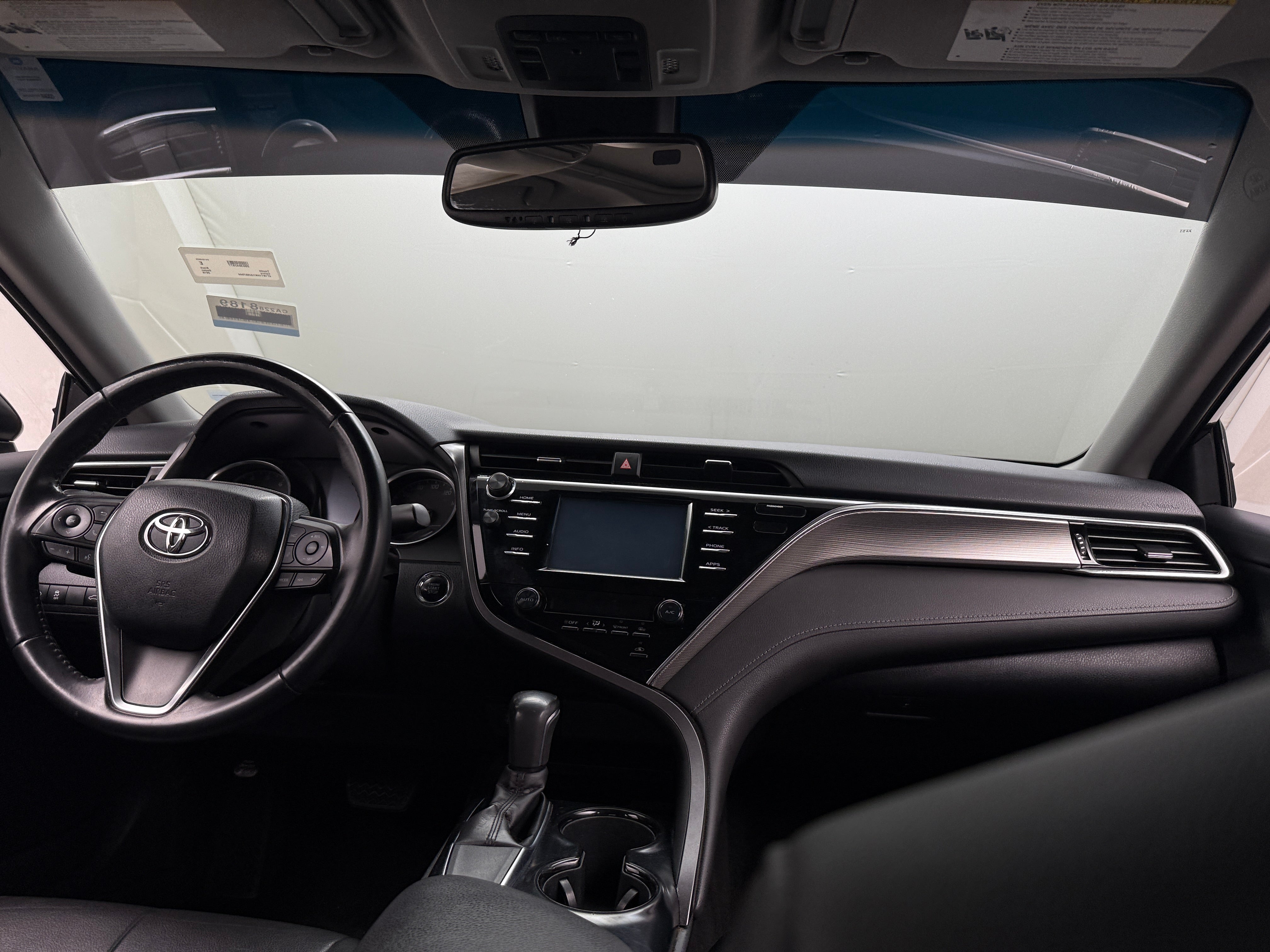 2018 Toyota Camry SE 3