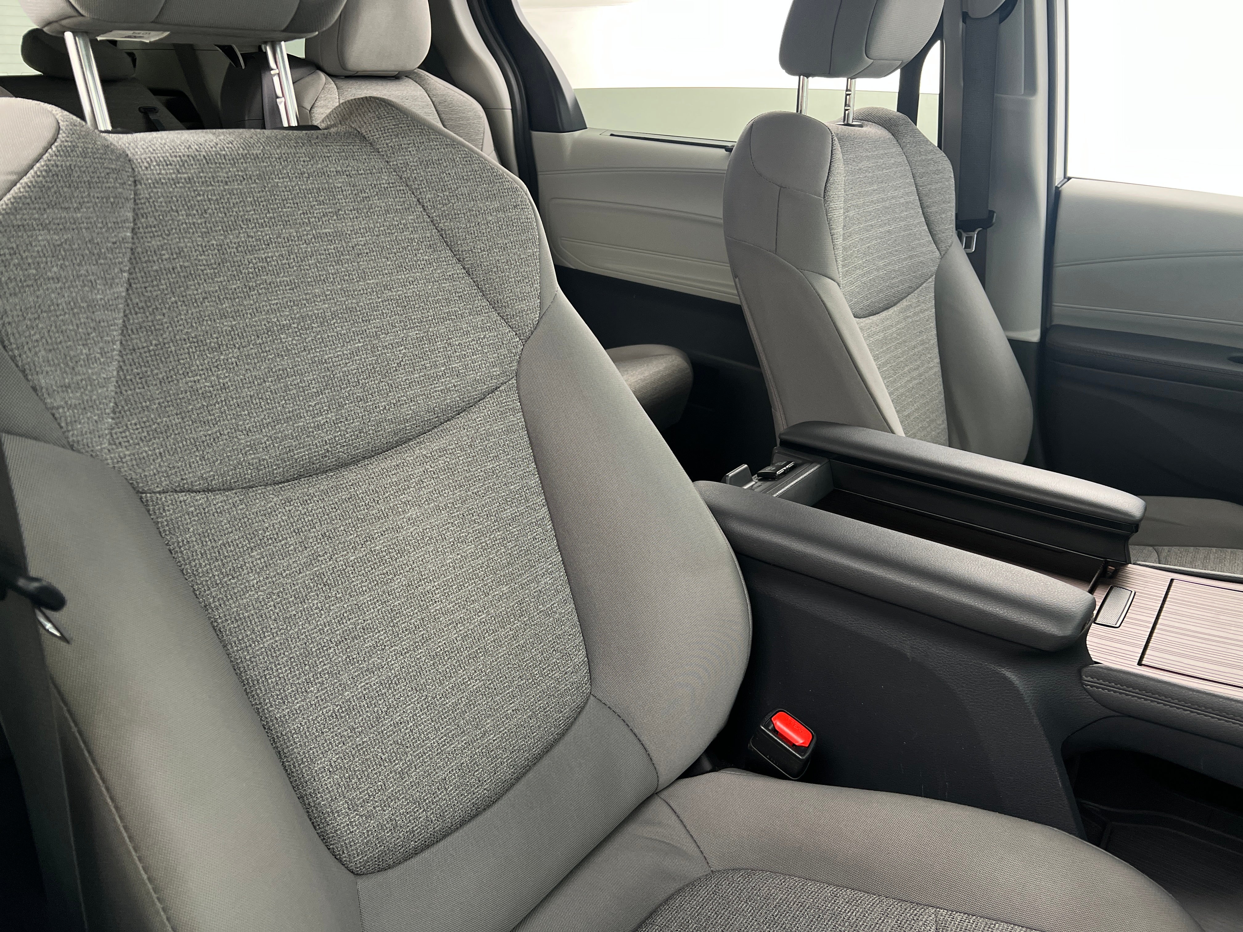 2023 Toyota Sienna LE 2