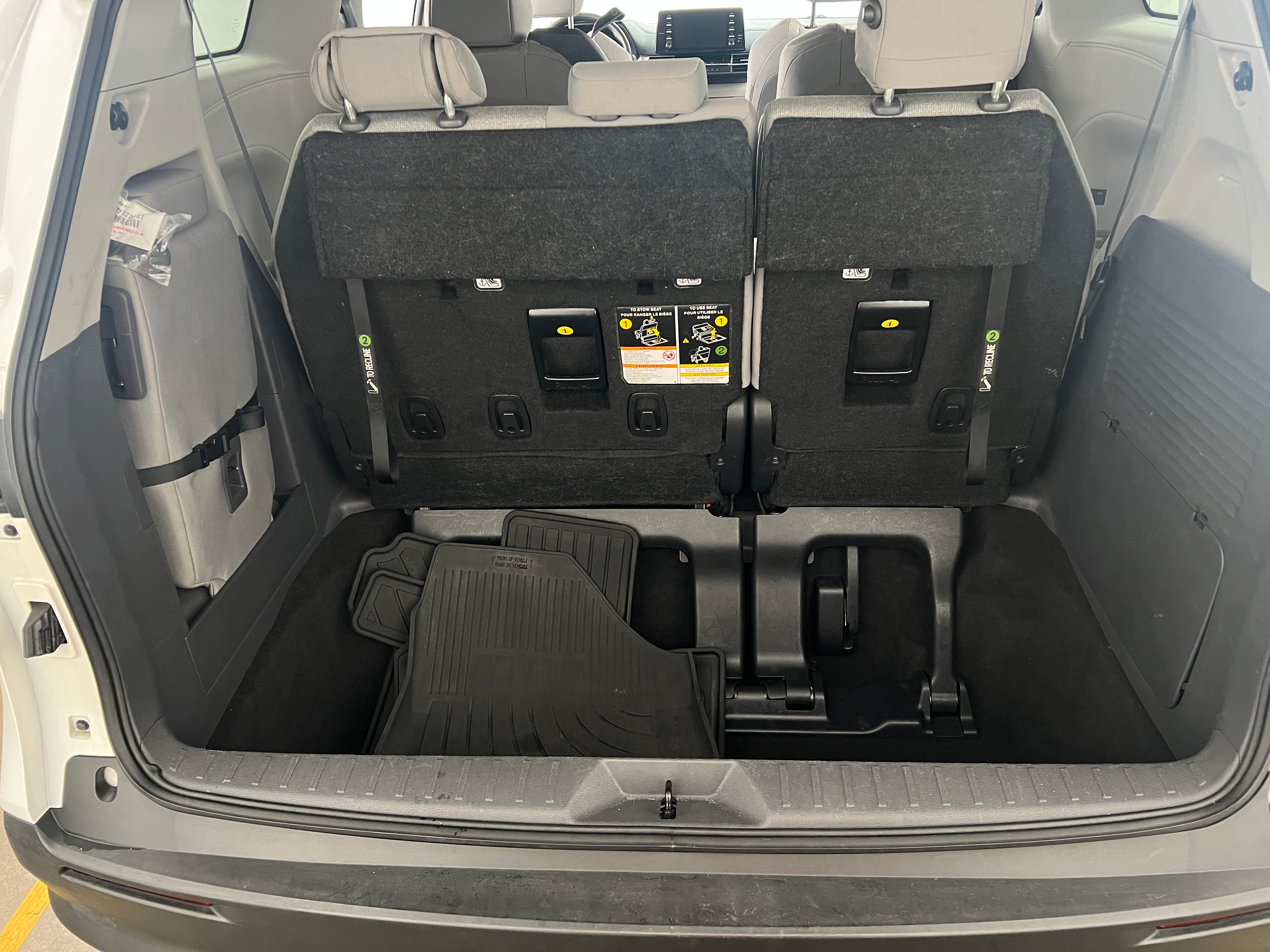 2023 Toyota Sienna LE 7