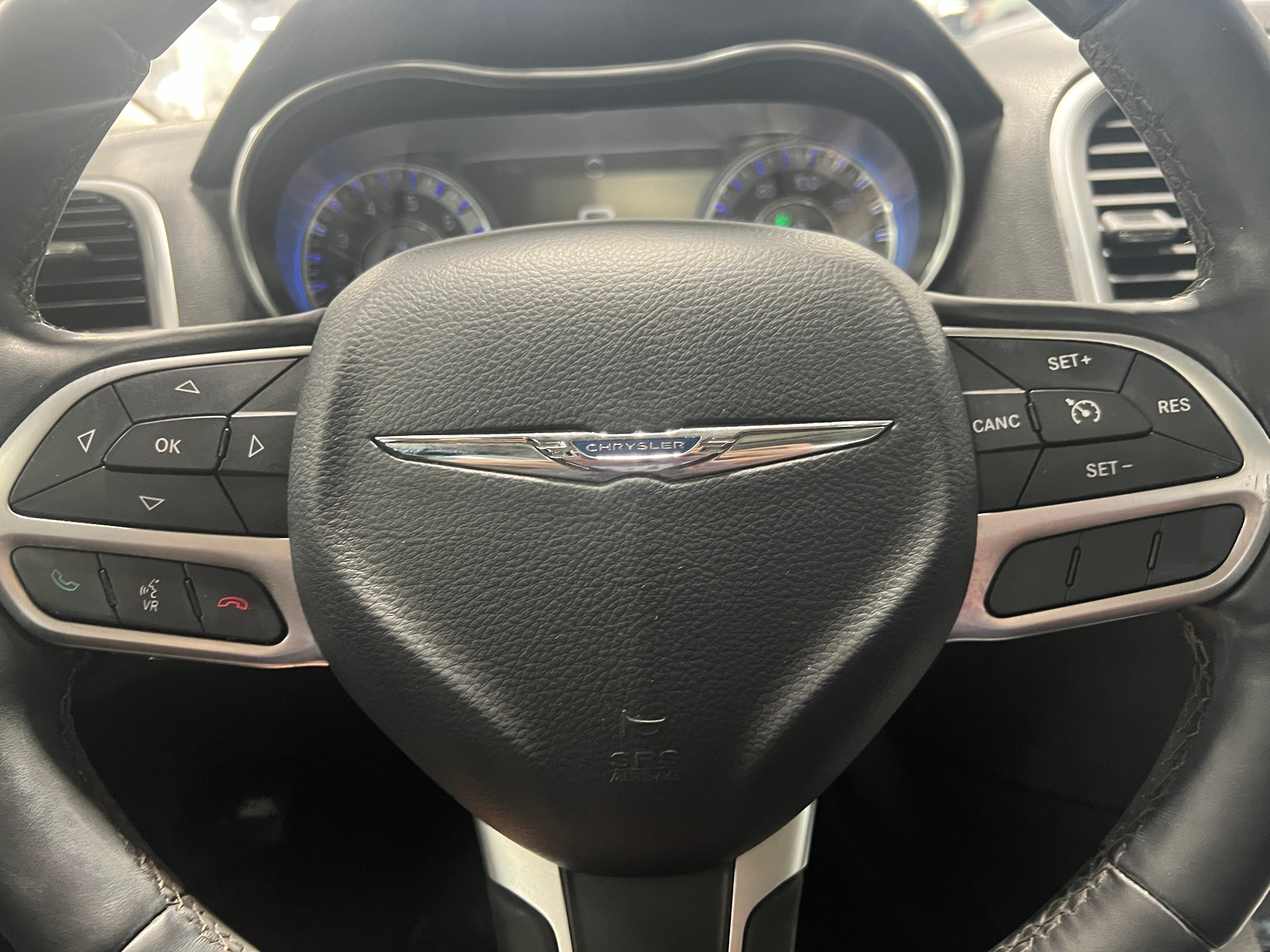 2017 Chrysler 300 C 4