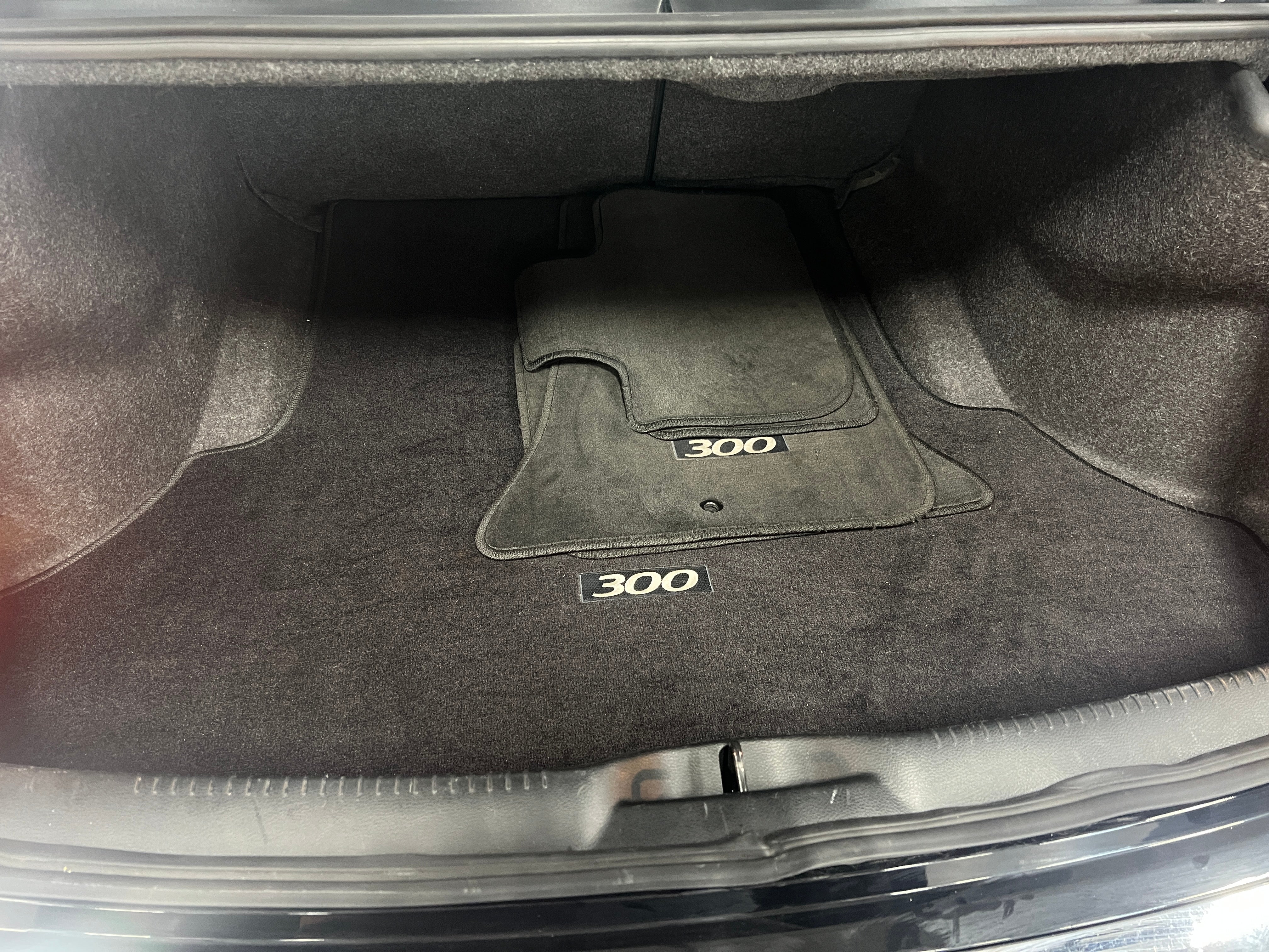 2017 Chrysler 300 C 6