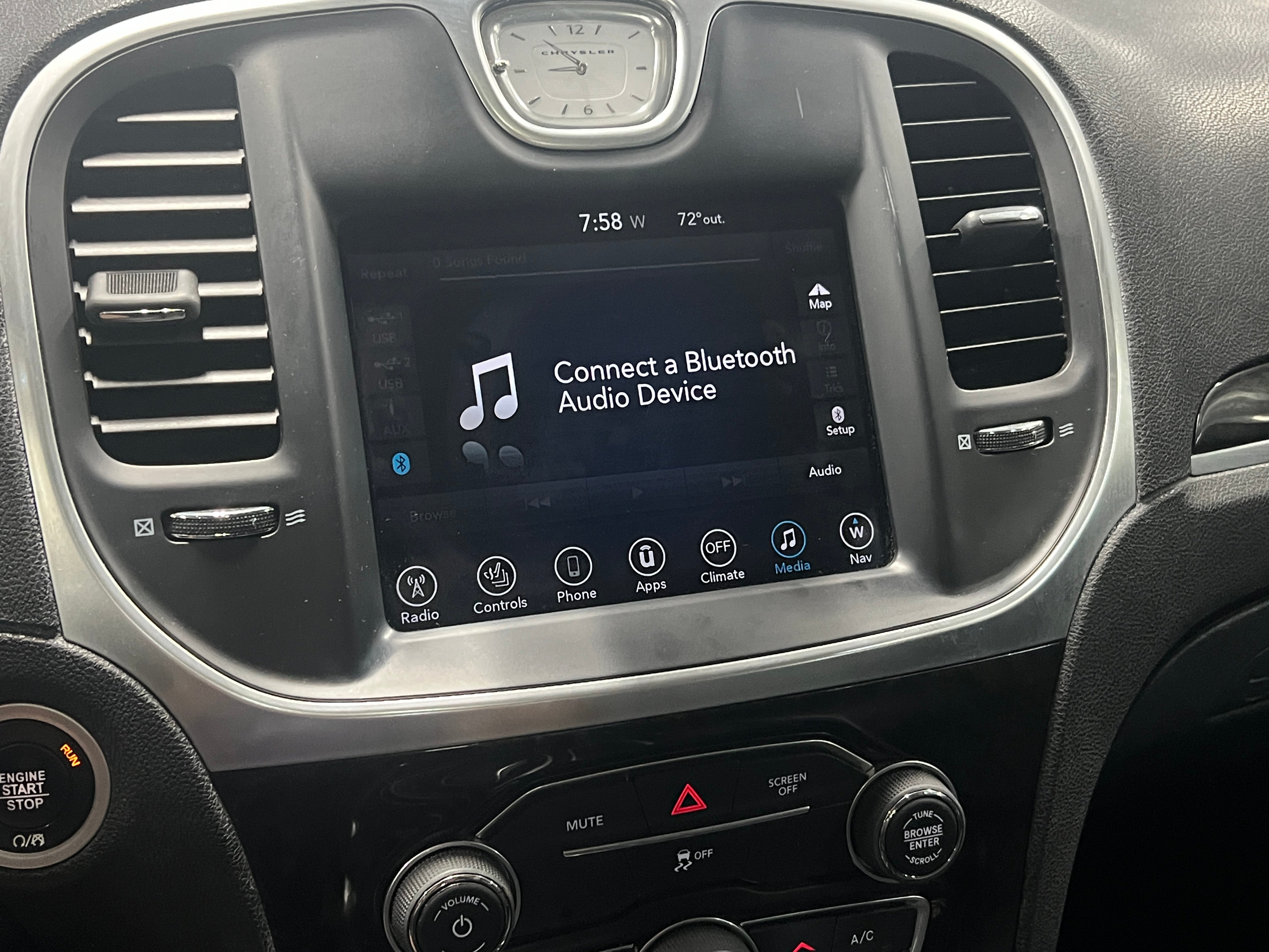 2017 Chrysler 300 C 3