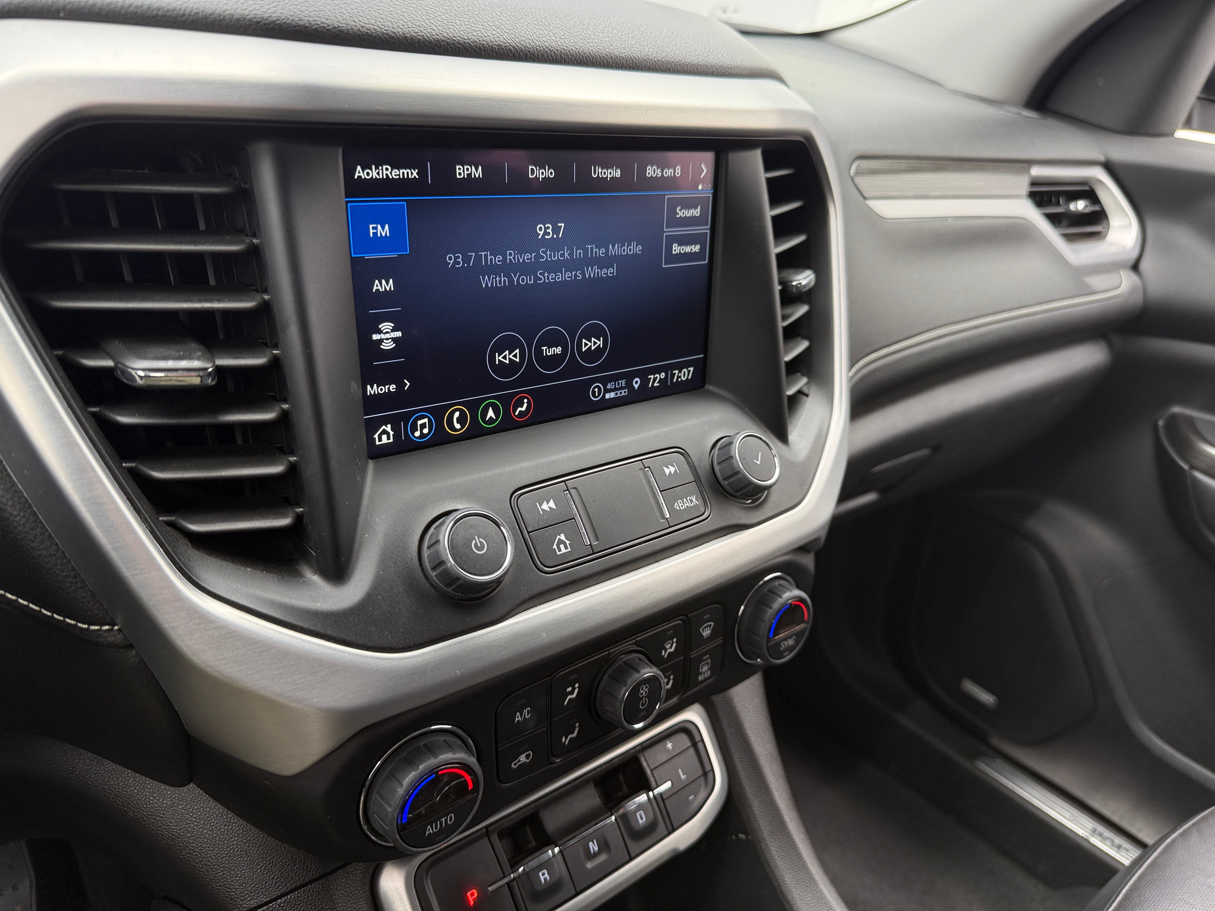 2023 GMC Acadia SLT 3