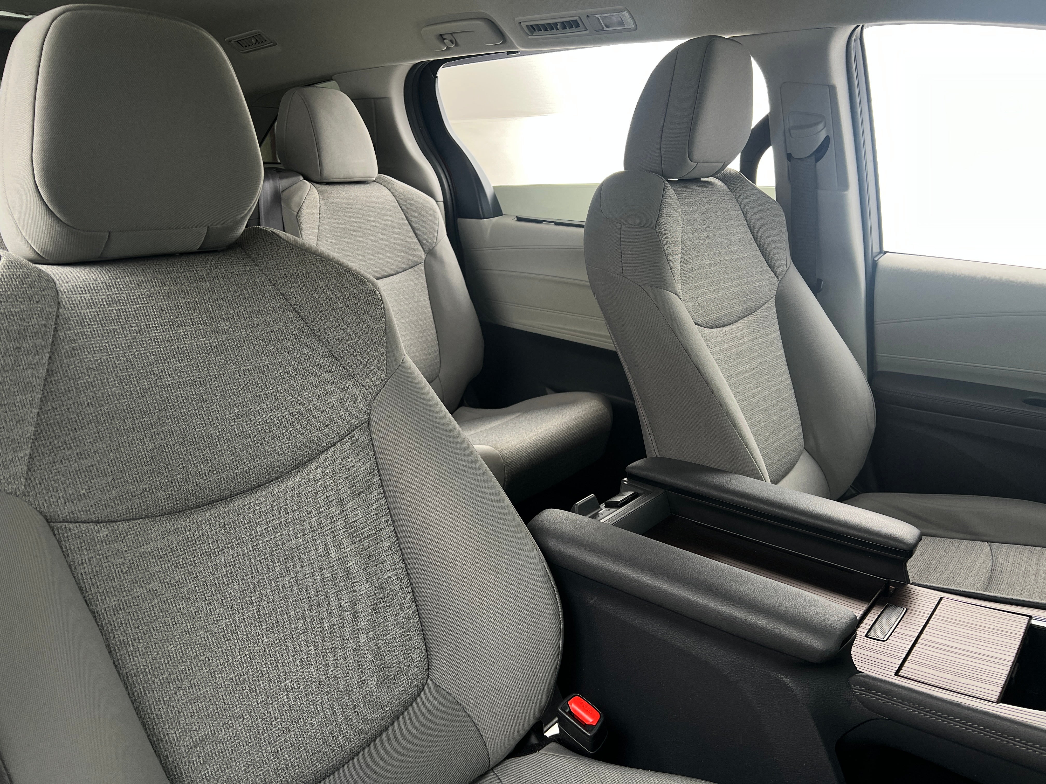 2022 Toyota Sienna LE 2