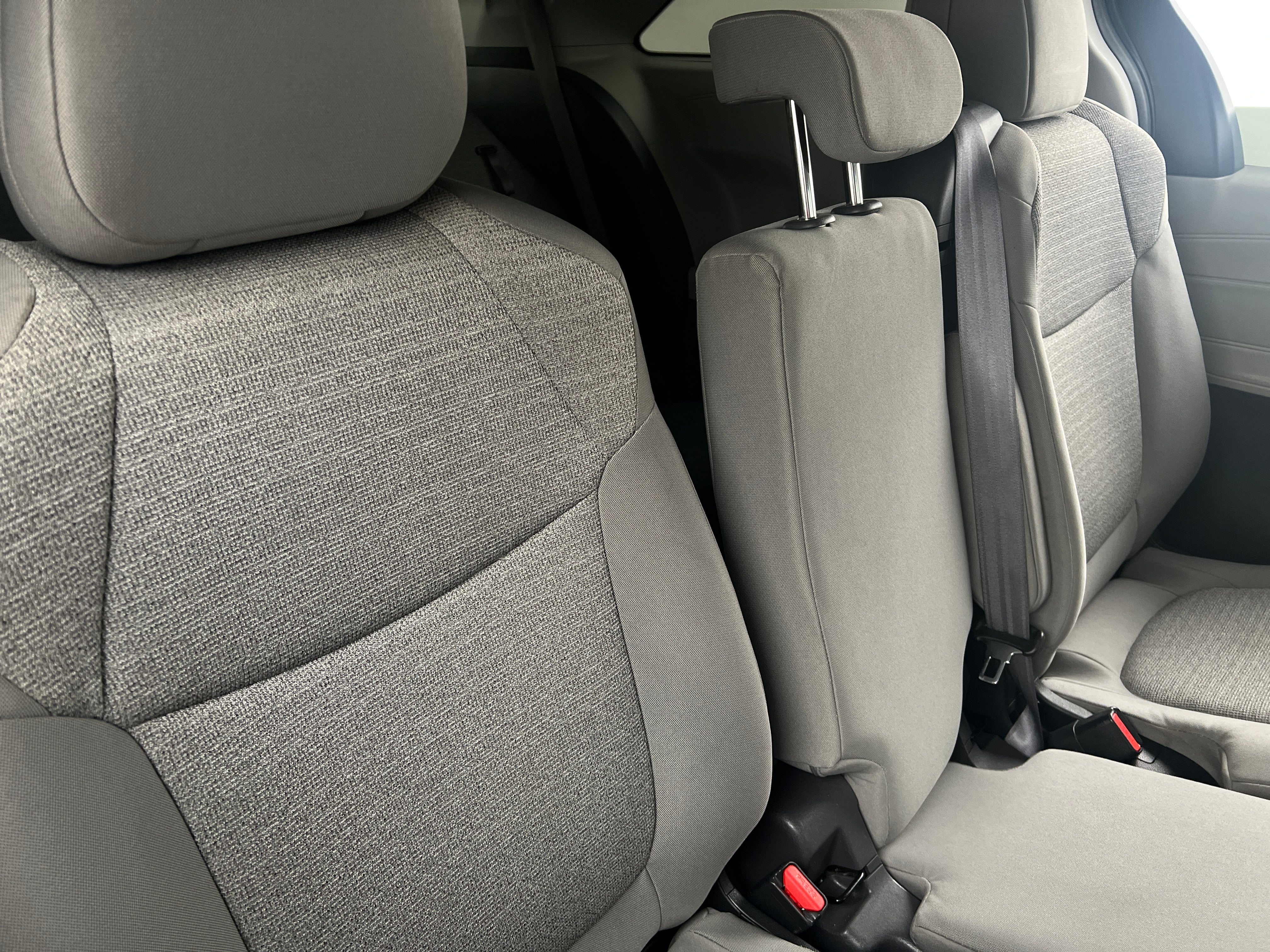 2022 Toyota Sienna LE 6