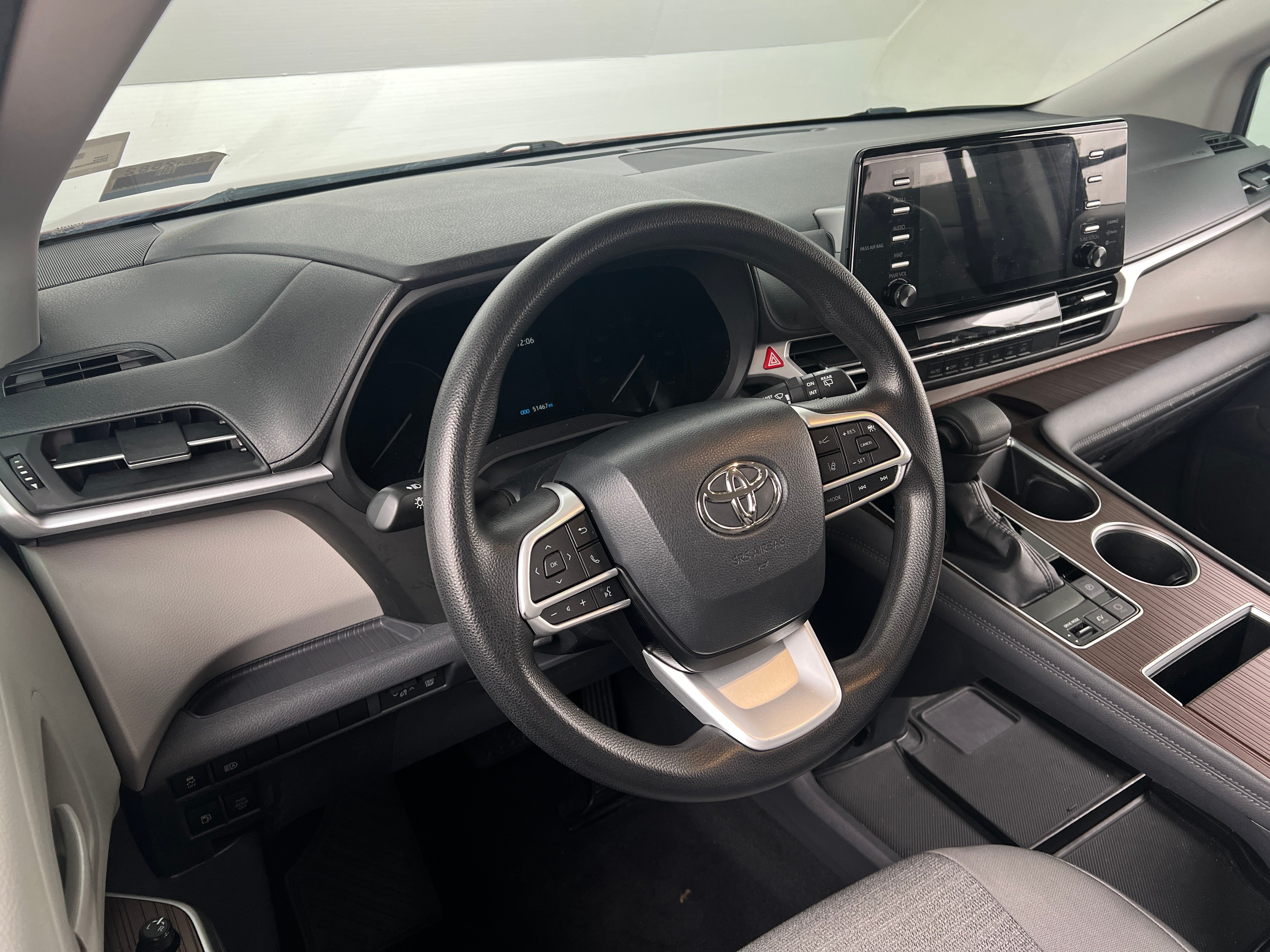 2022 Toyota Sienna LE 3