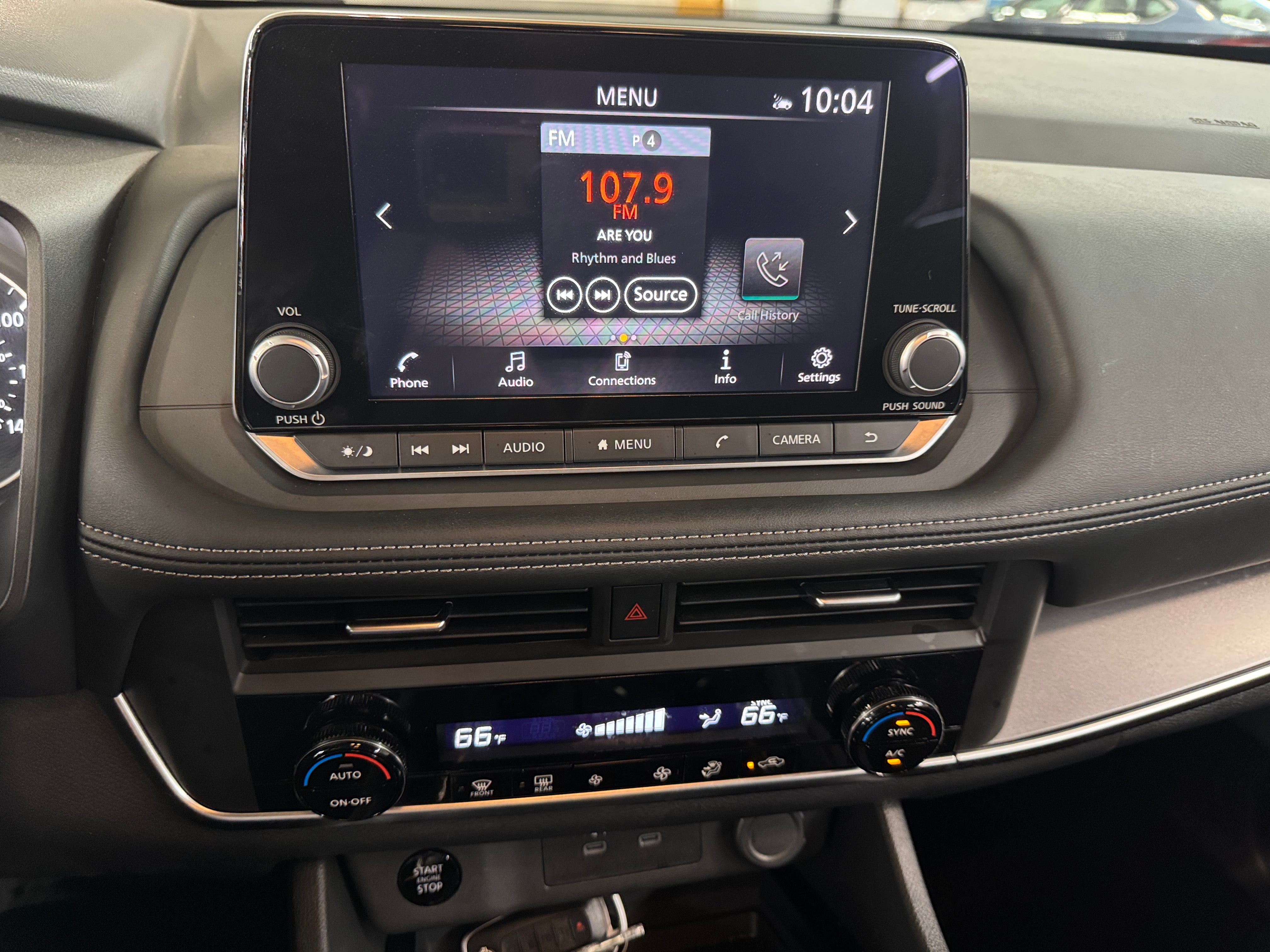2024 Nissan Rogue SV 4
