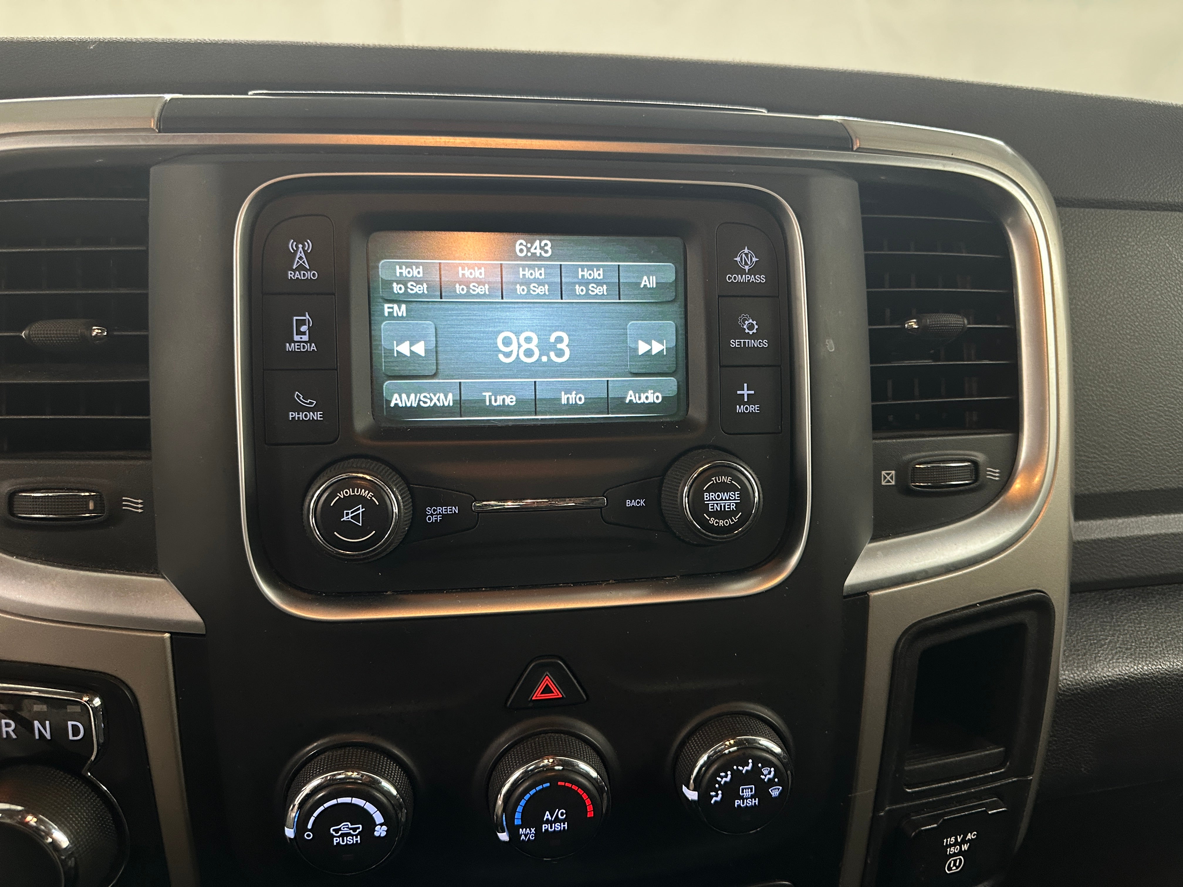 2016 RAM 1500 SLT 4