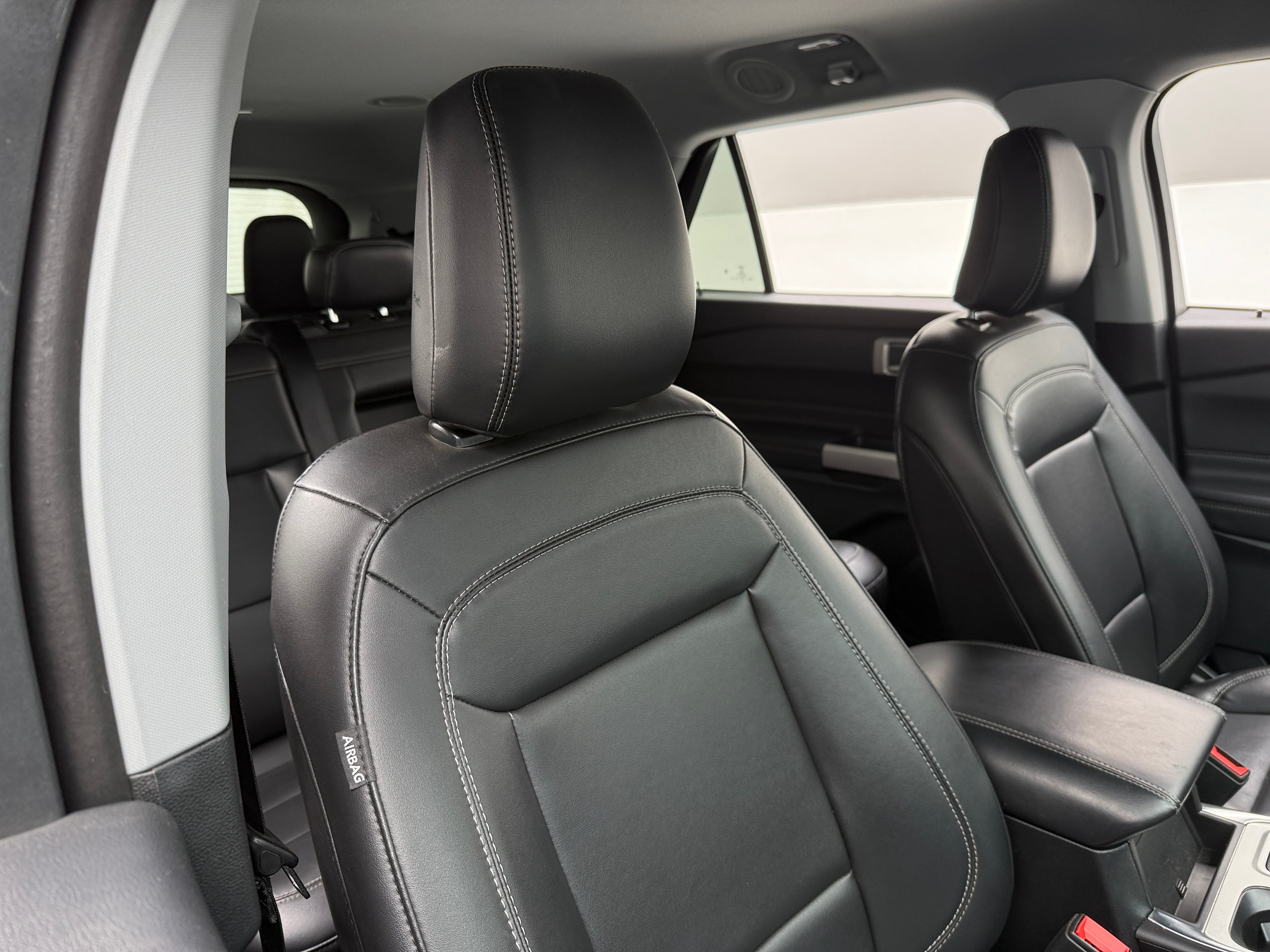 2024 Ford Explorer XLT 2