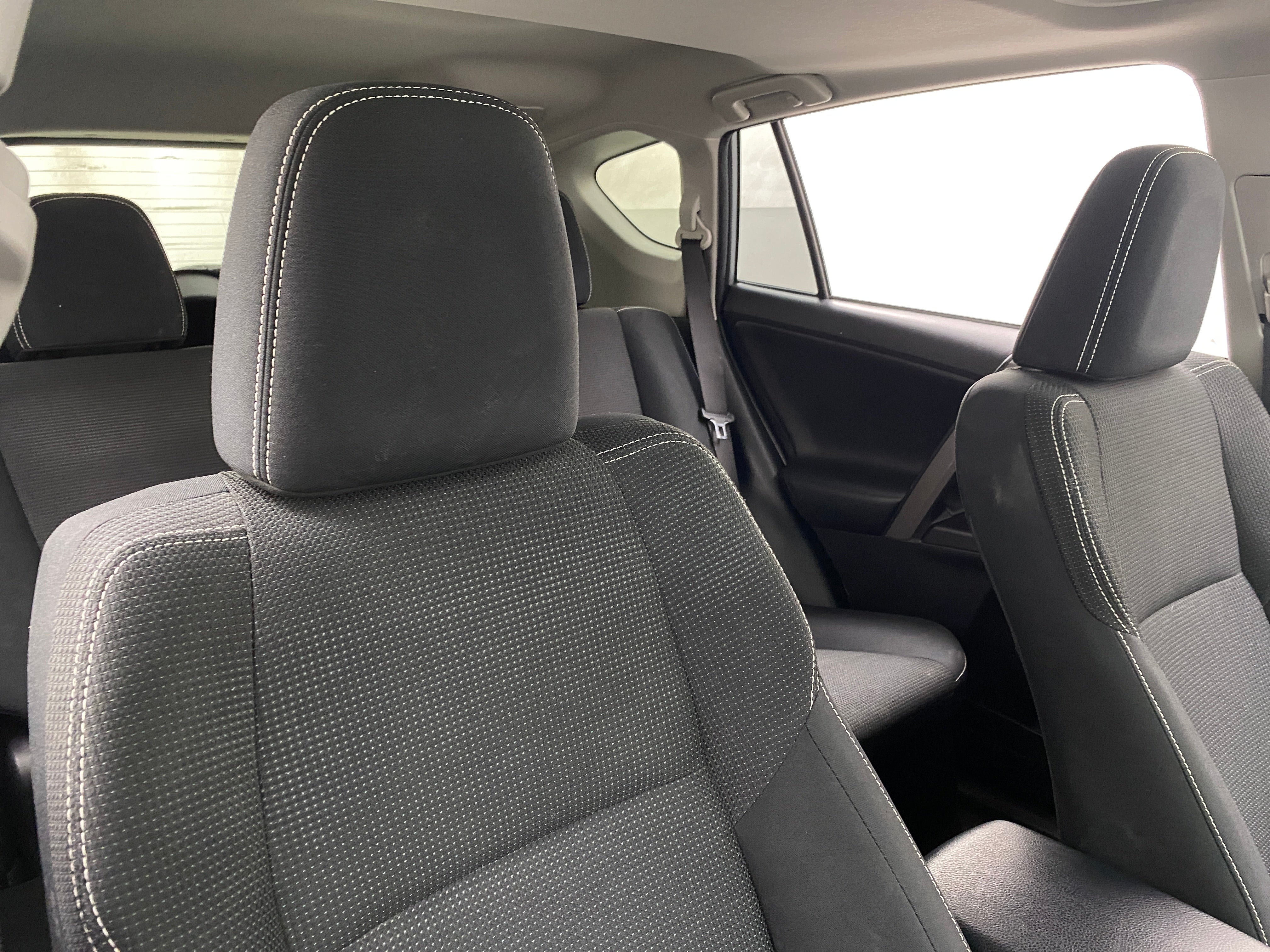 2018 Toyota RAV4 XLE 2