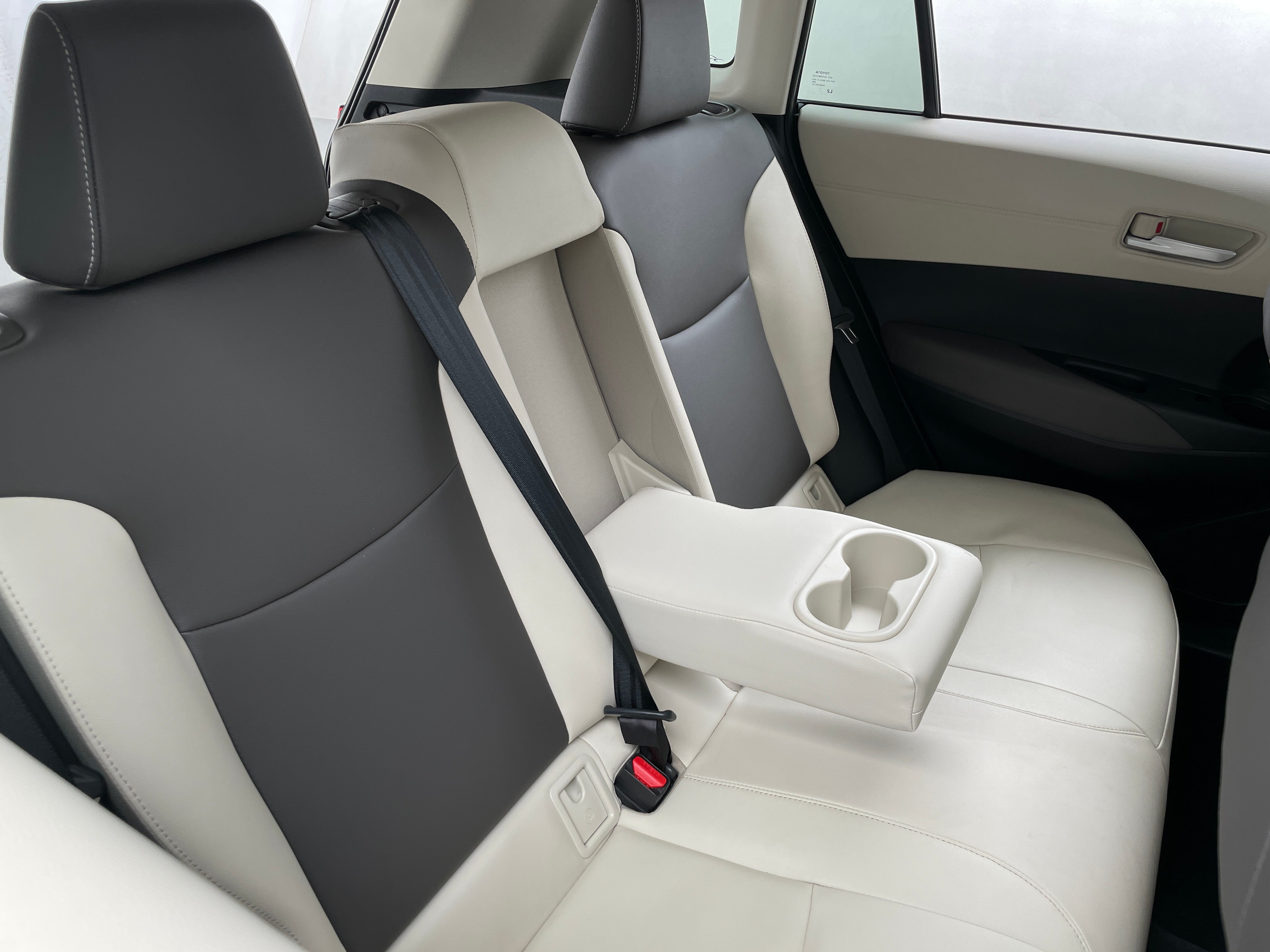 2022 Toyota Corolla Cross XLE 5