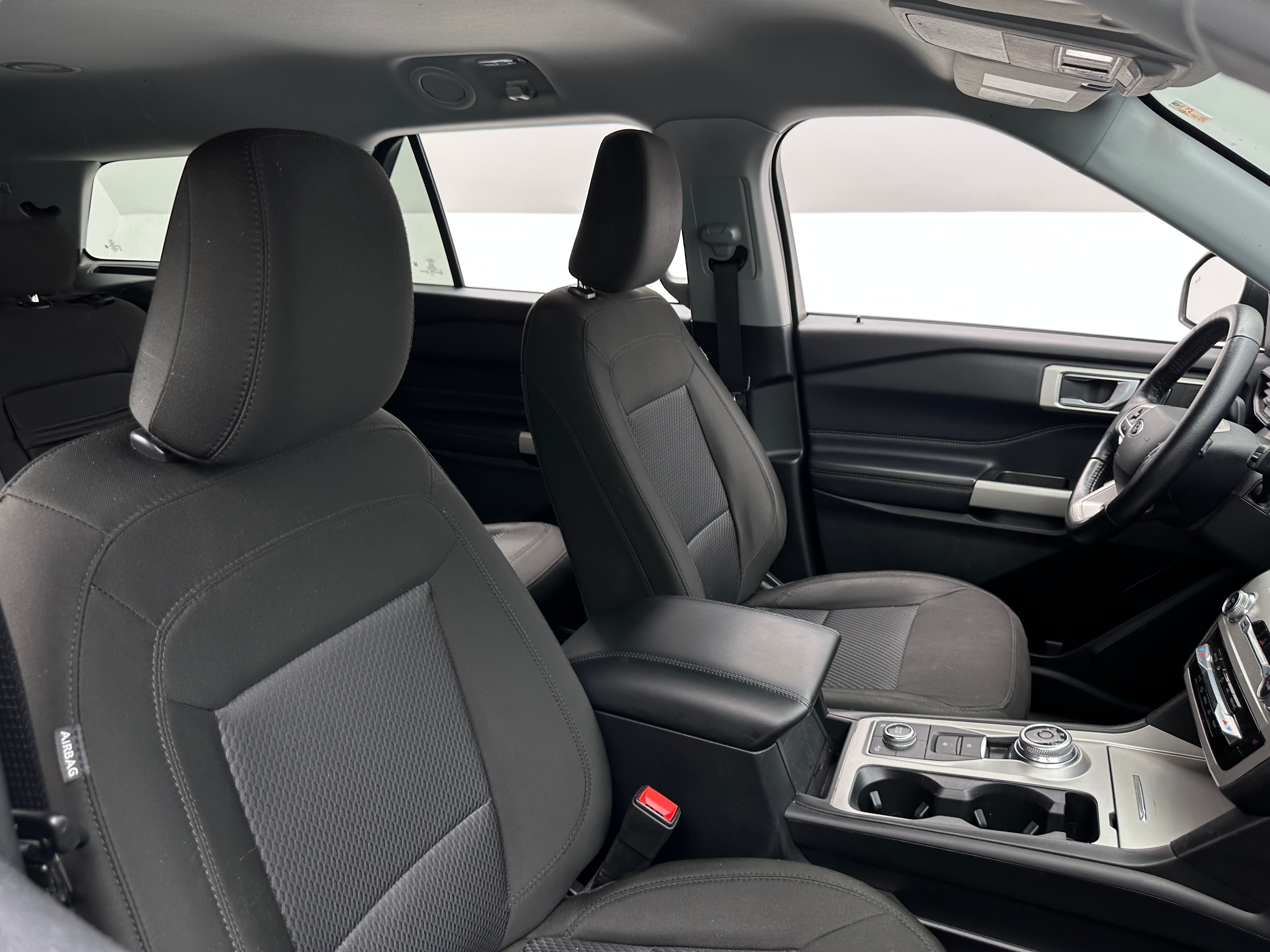 2022 Ford Explorer XLT 2