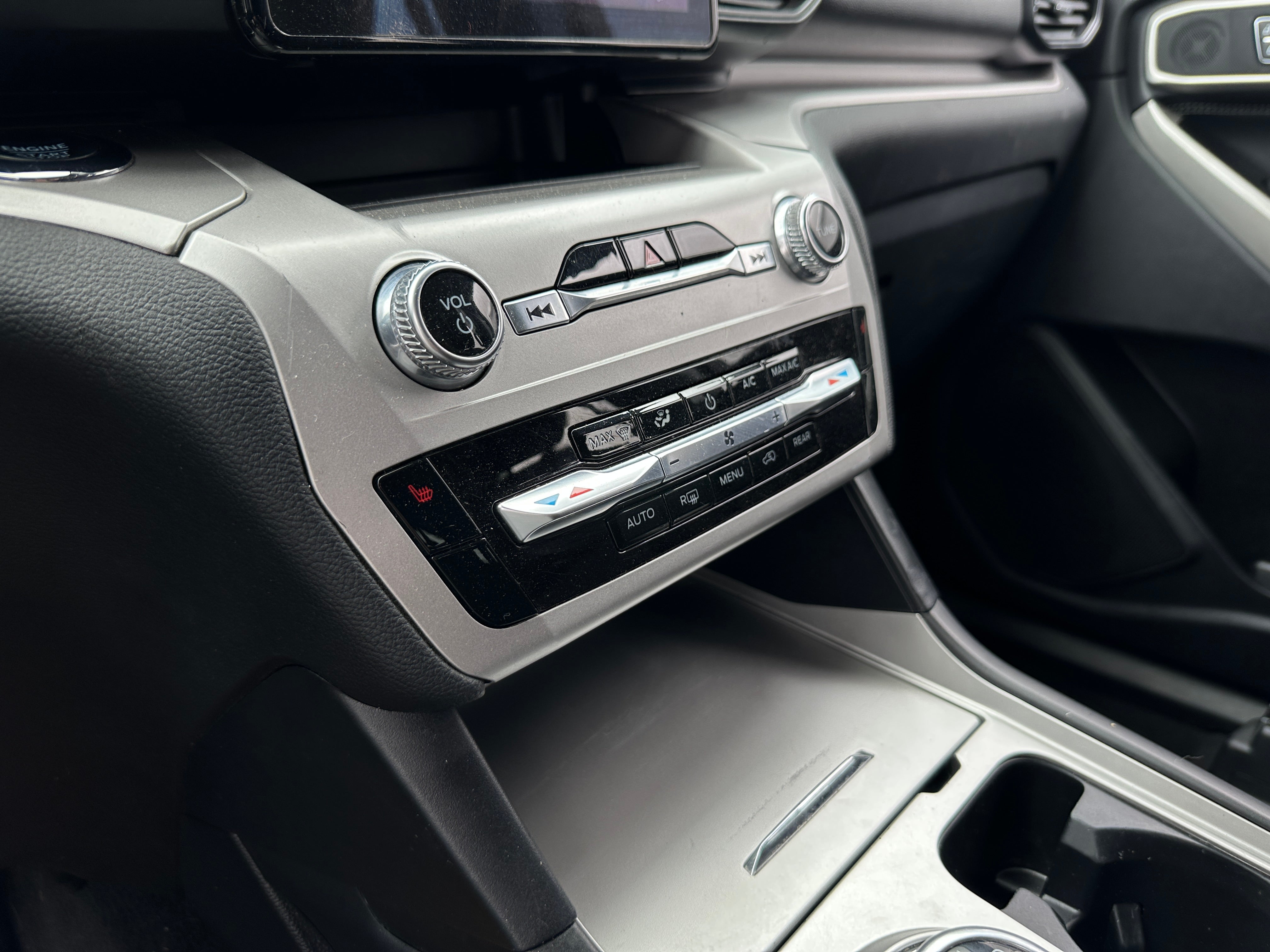 2022 Ford Explorer XLT 4