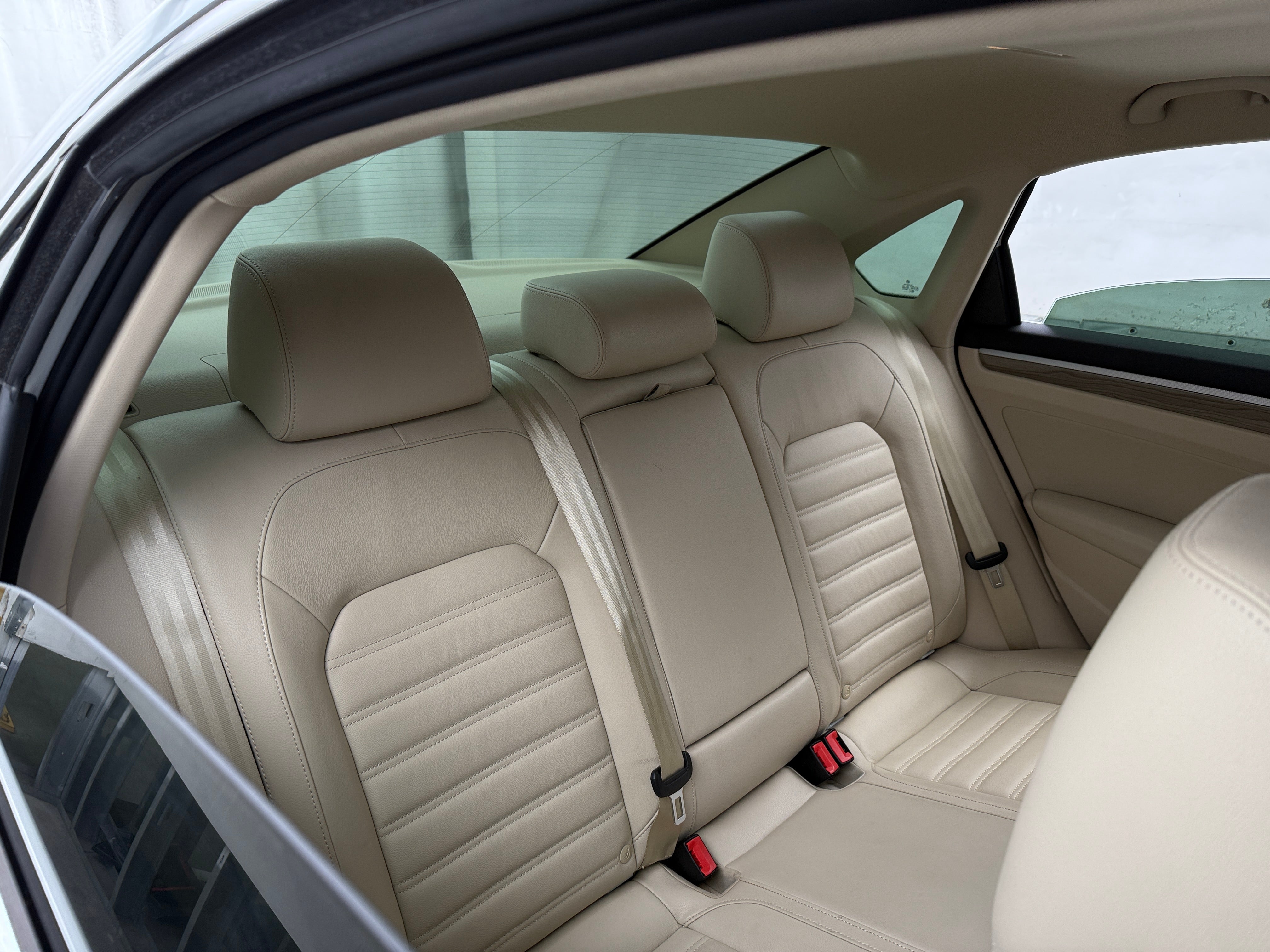 2017 Volkswagen Passat SEL 5