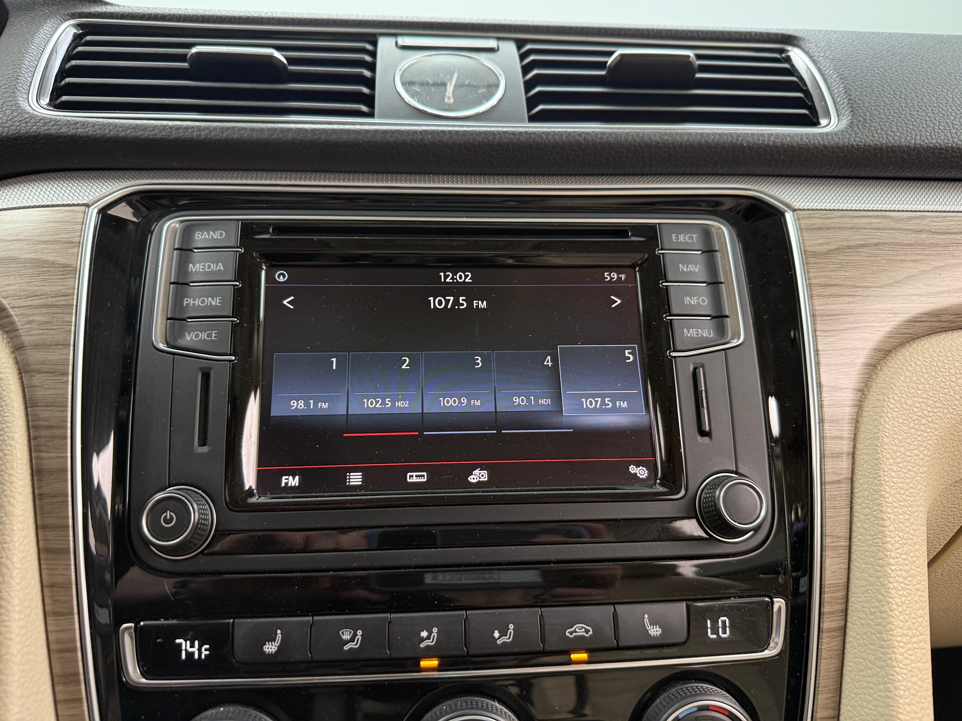 2017 Volkswagen Passat SEL 3