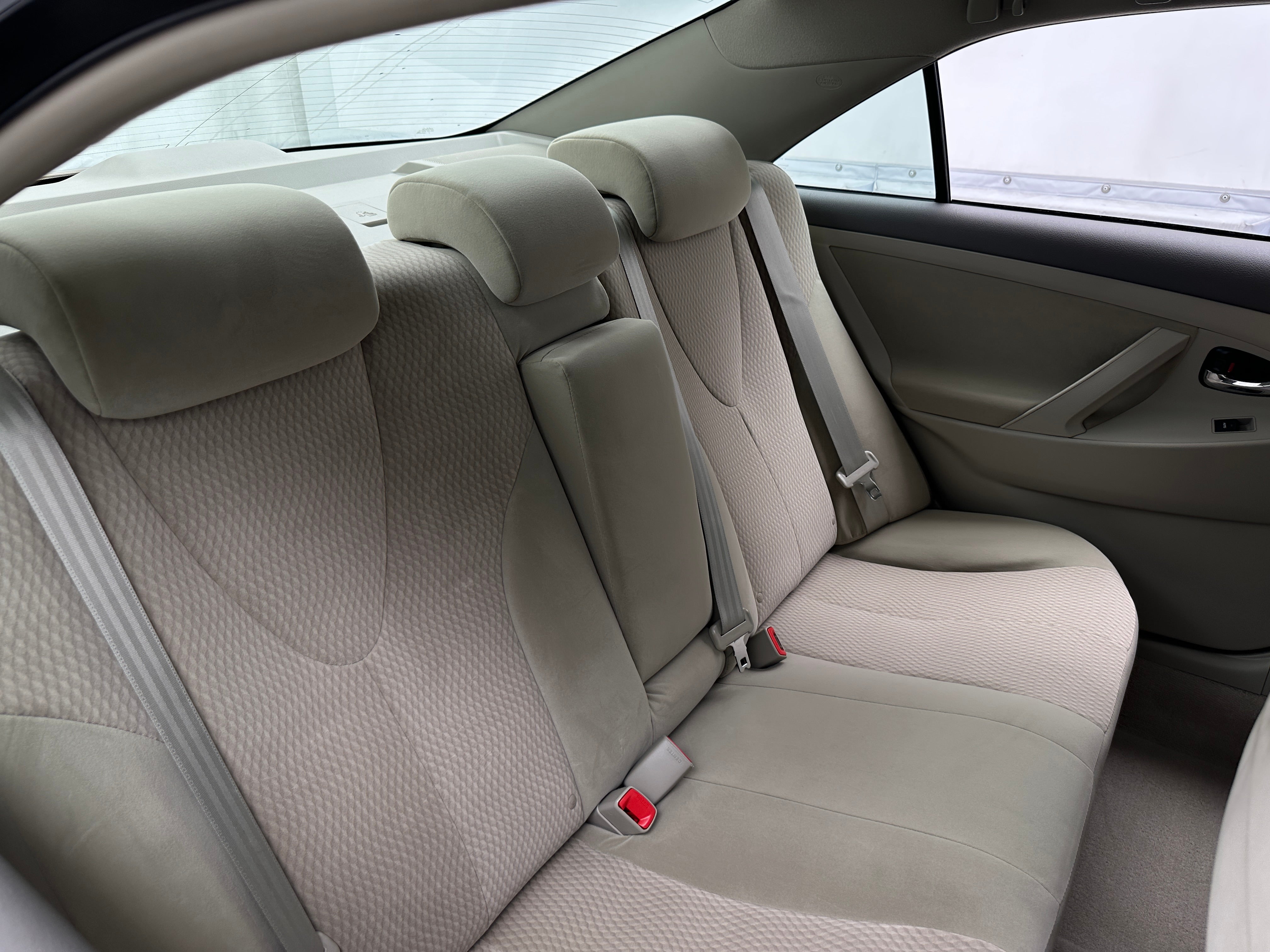 2010 Toyota Camry LE 6