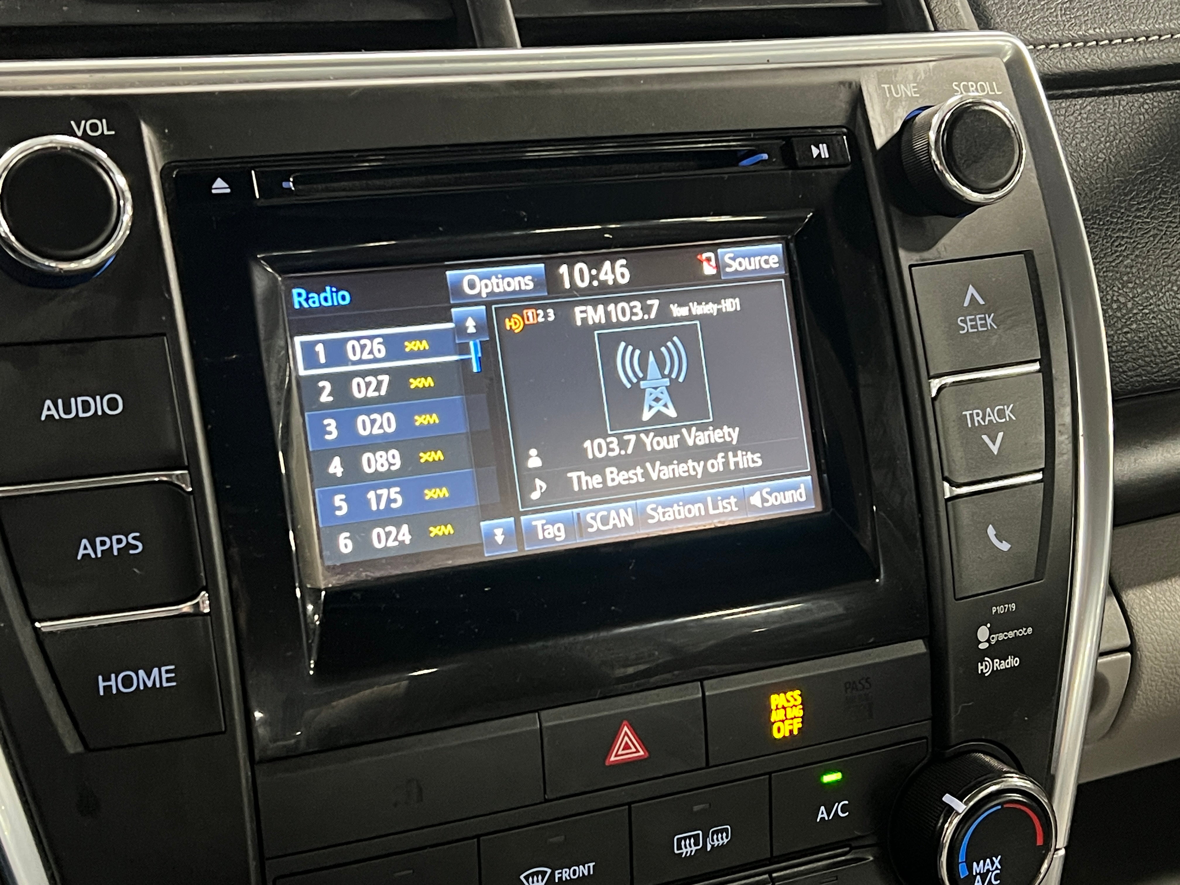 2015 Toyota Camry LE 4