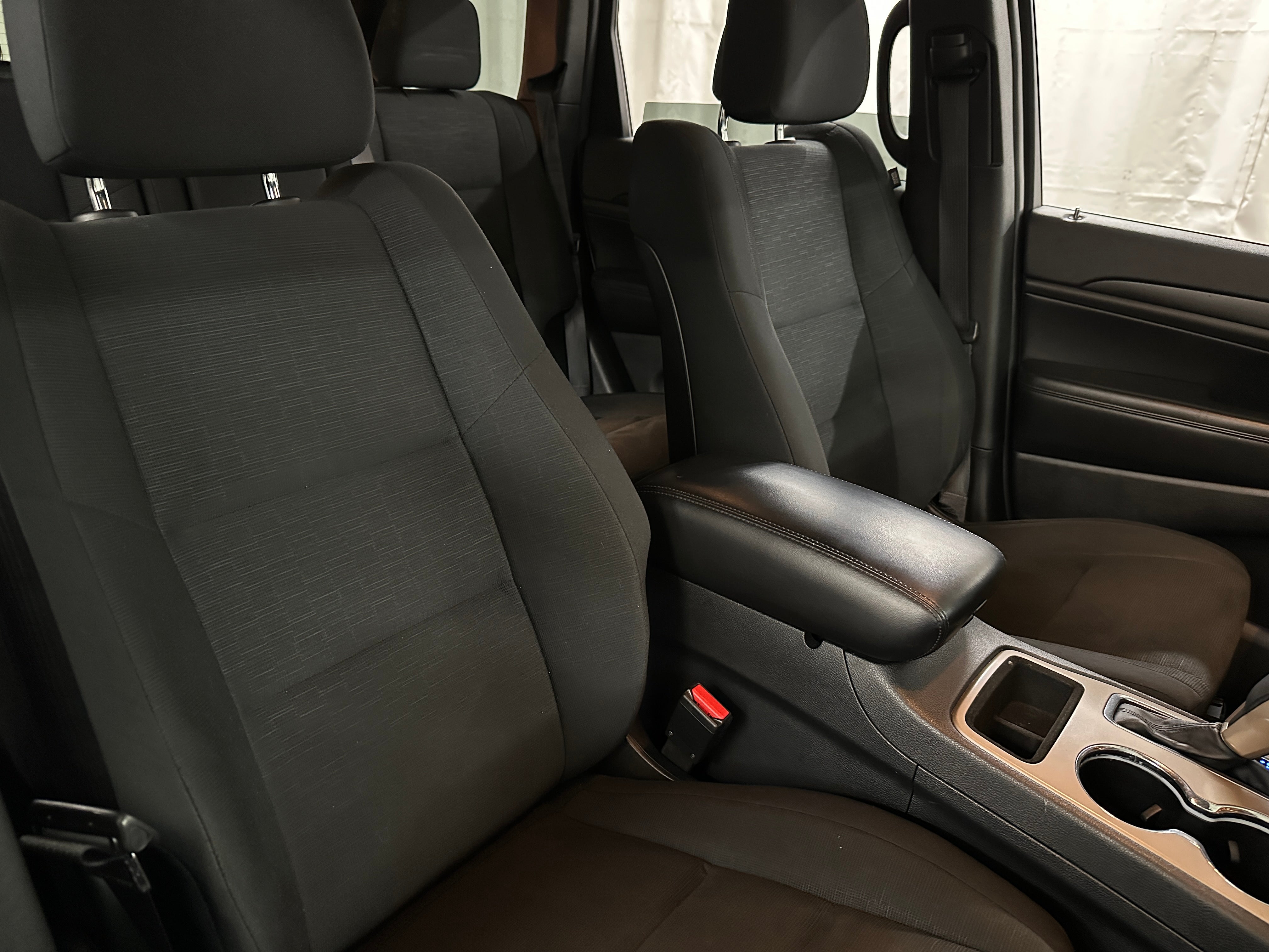 2017 Jeep Grand Cherokee Laredo 2