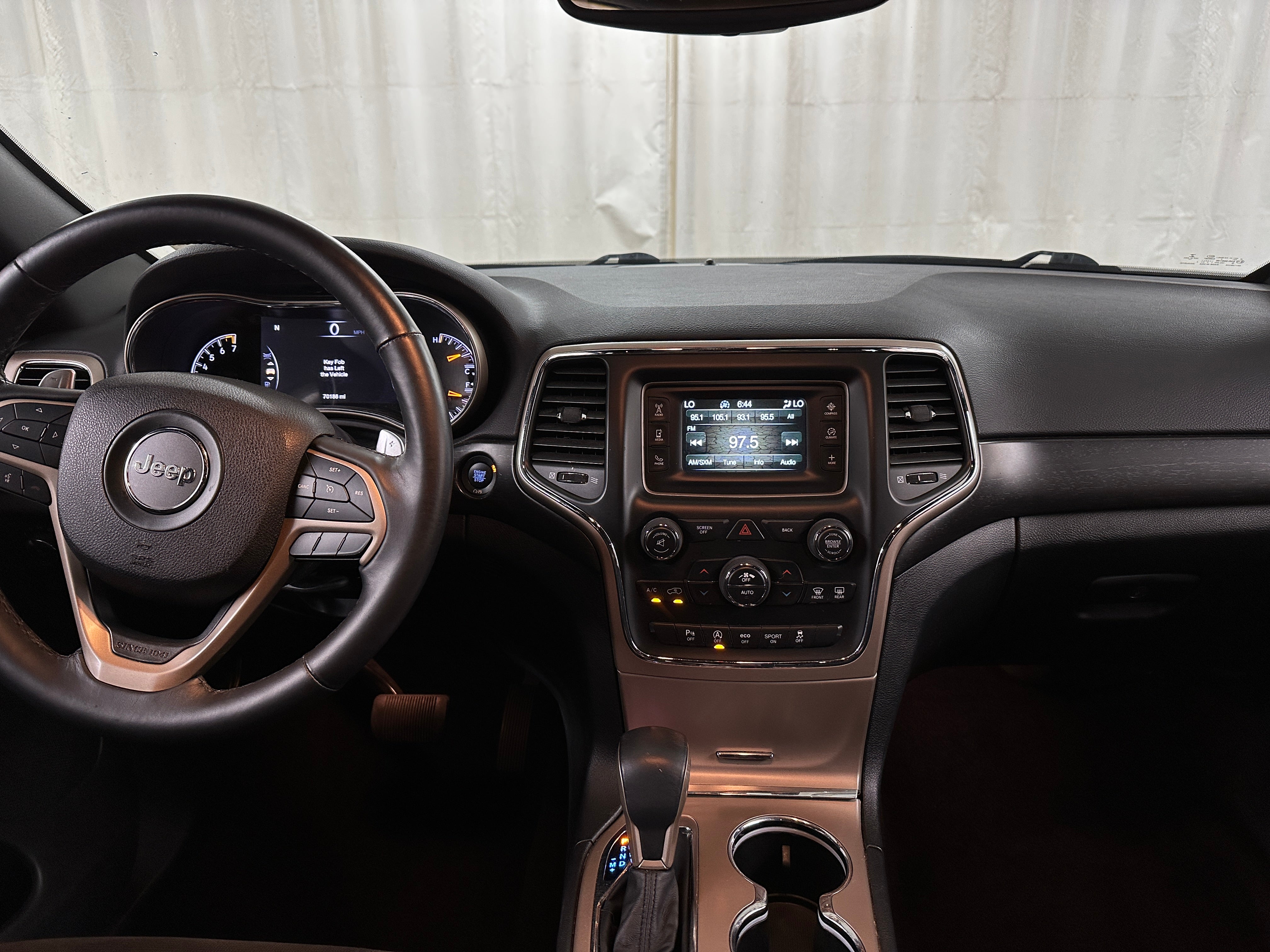 2017 Jeep Grand Cherokee Laredo 3