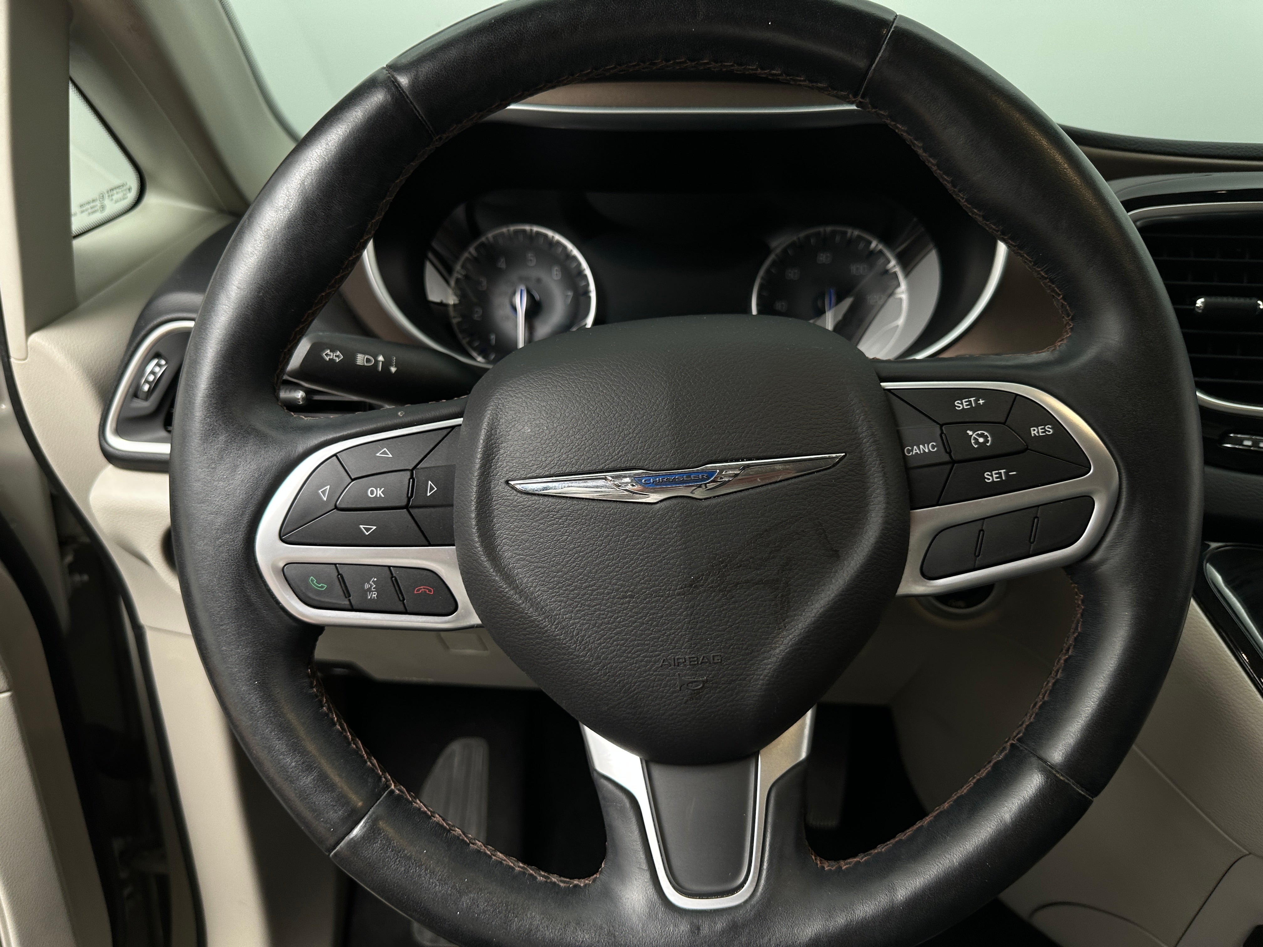 2017 Chrysler Pacifica  4
