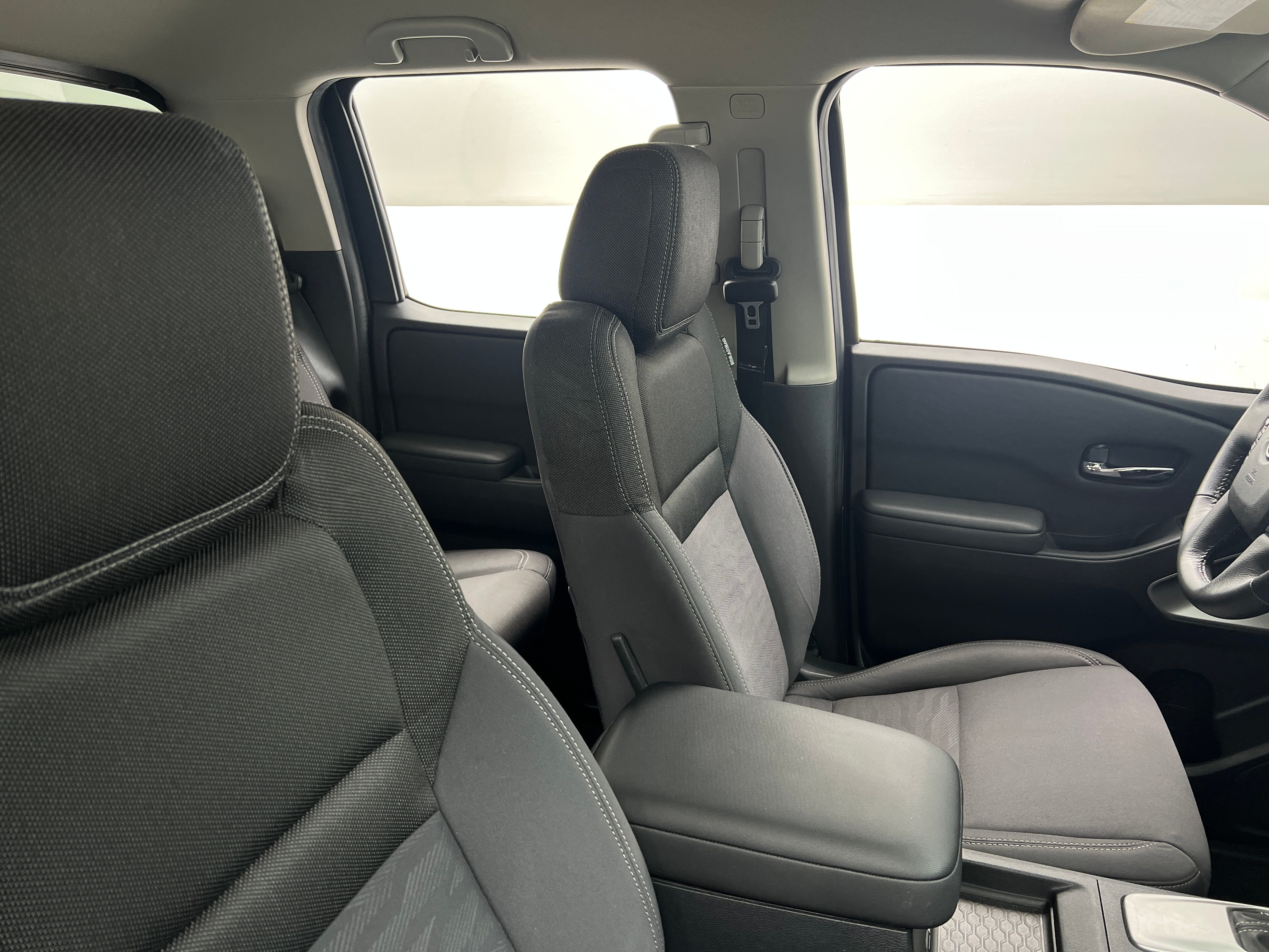 2022 Nissan Frontier SV 2