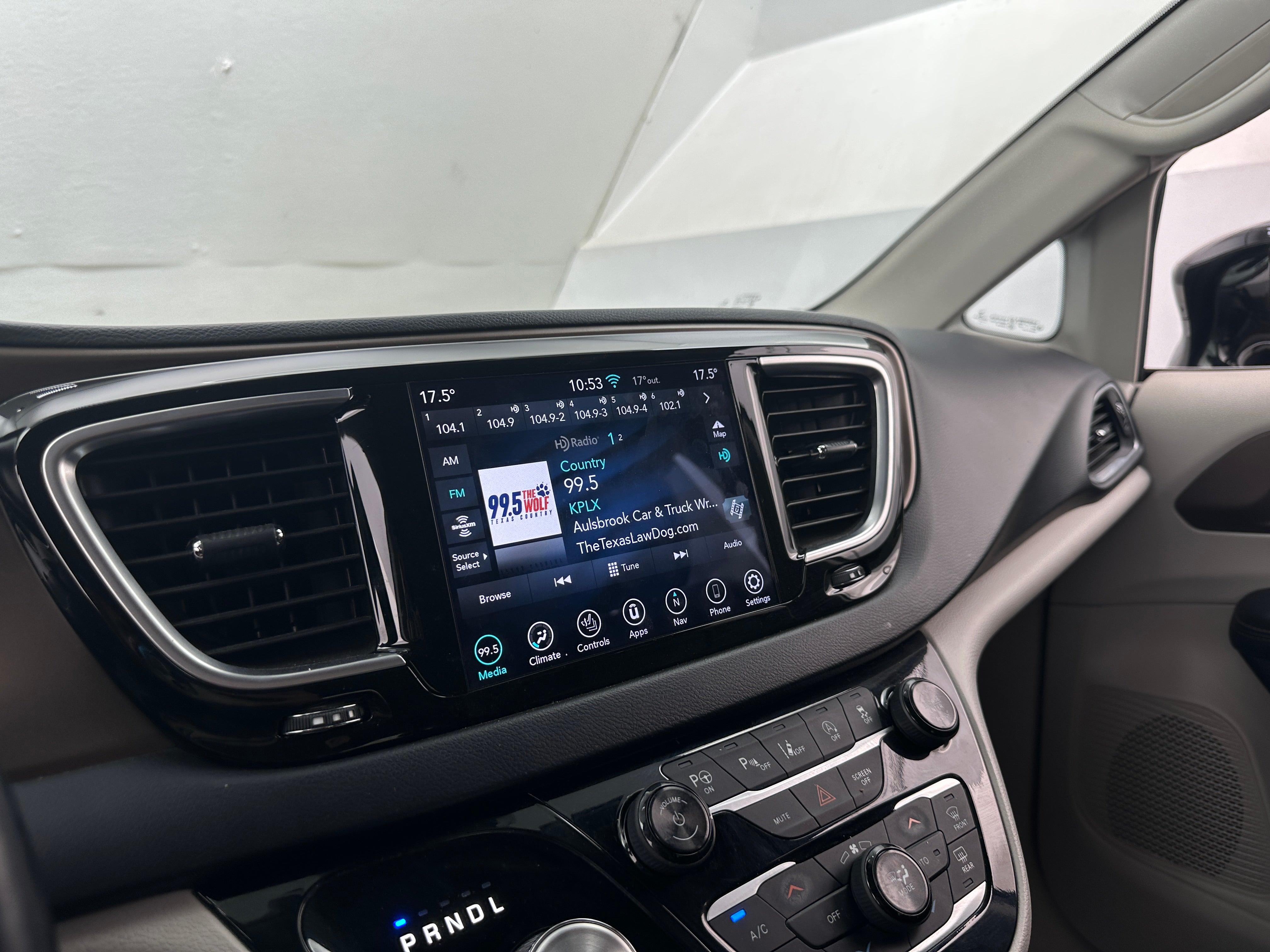 2018 Chrysler Pacifica  3