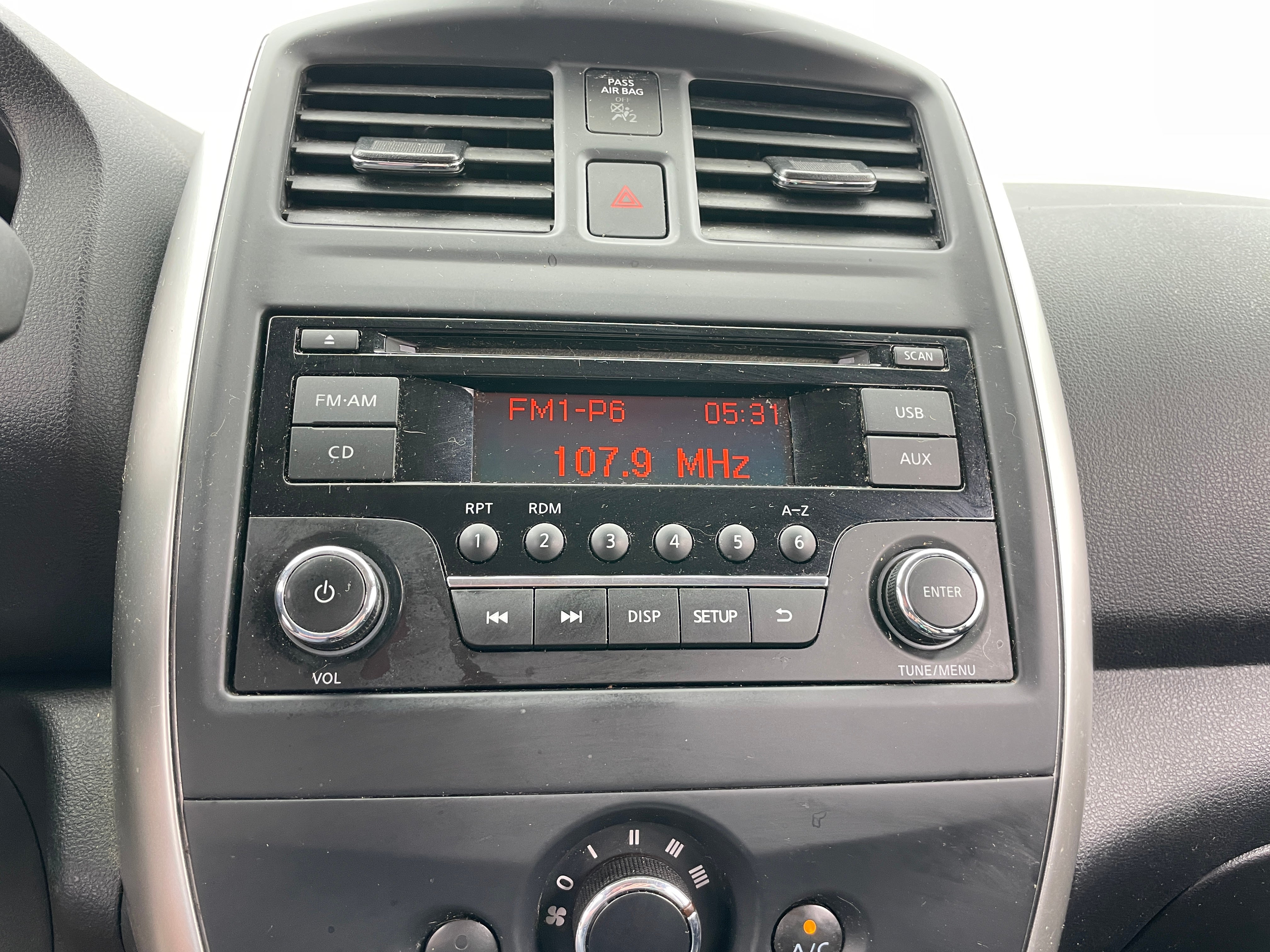 2016 Nissan Versa SV 4