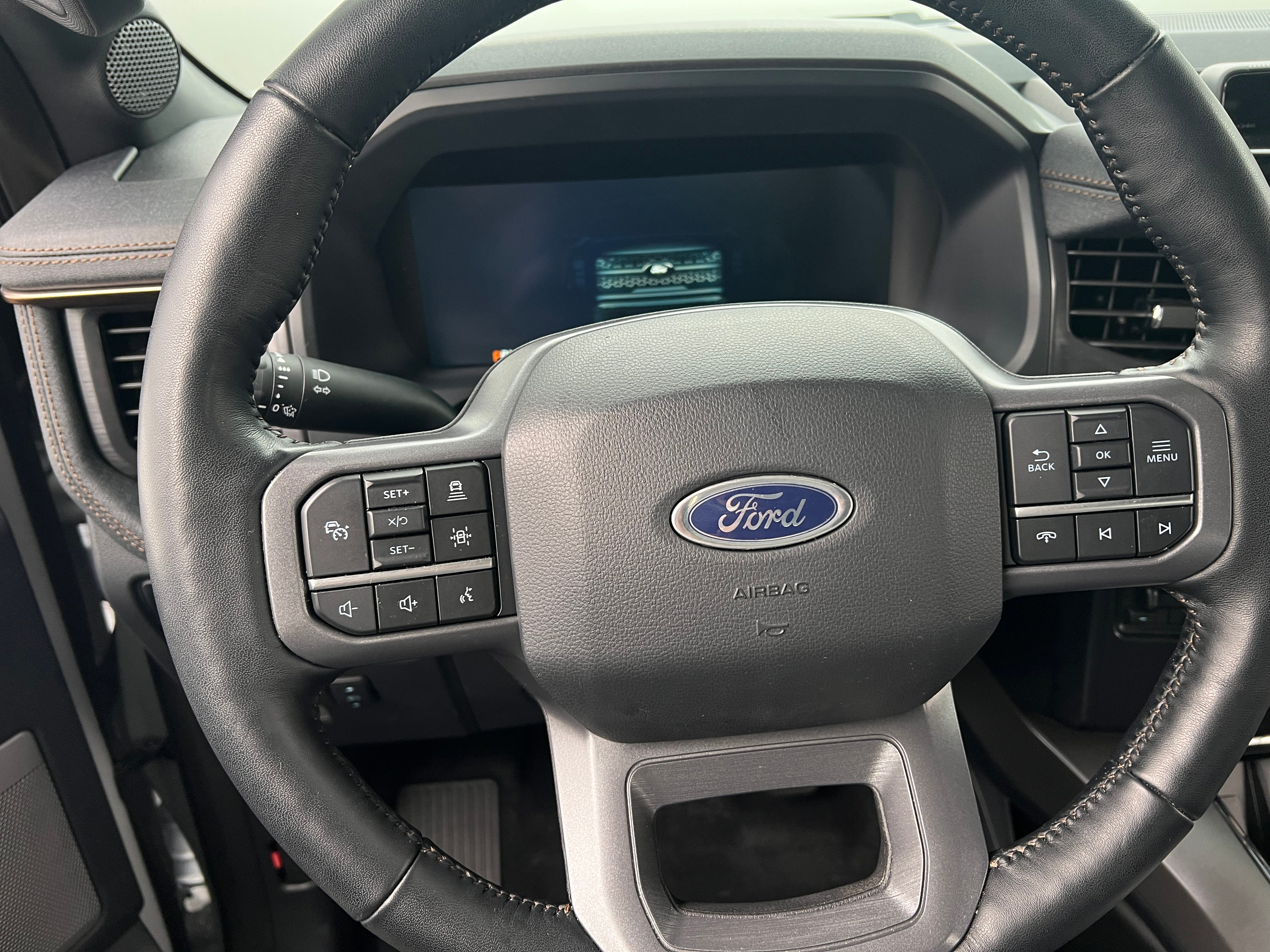 2023 Ford F-150 Lightning Lariat 4