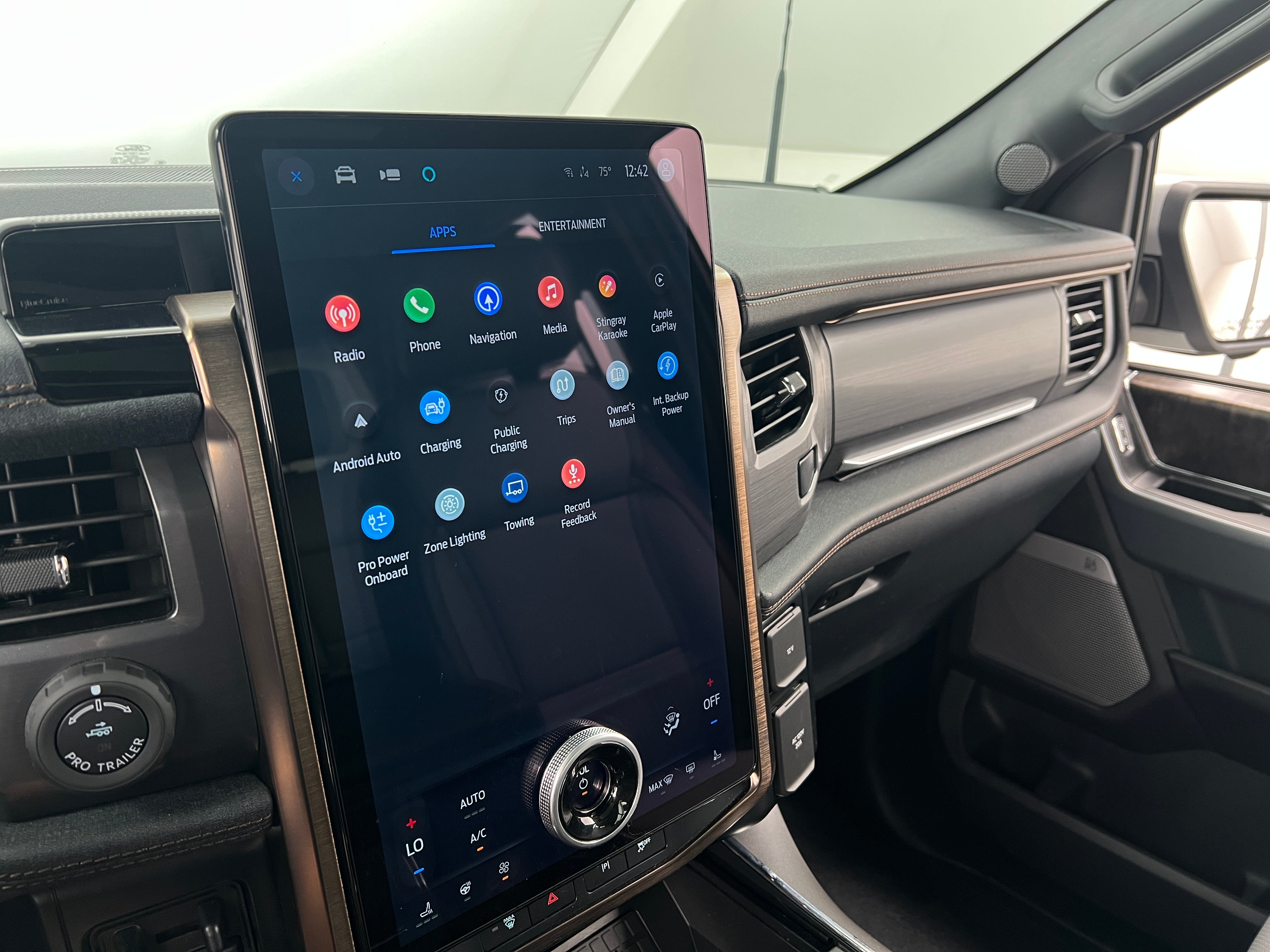 2023 Ford F-150 Lightning Lariat 3