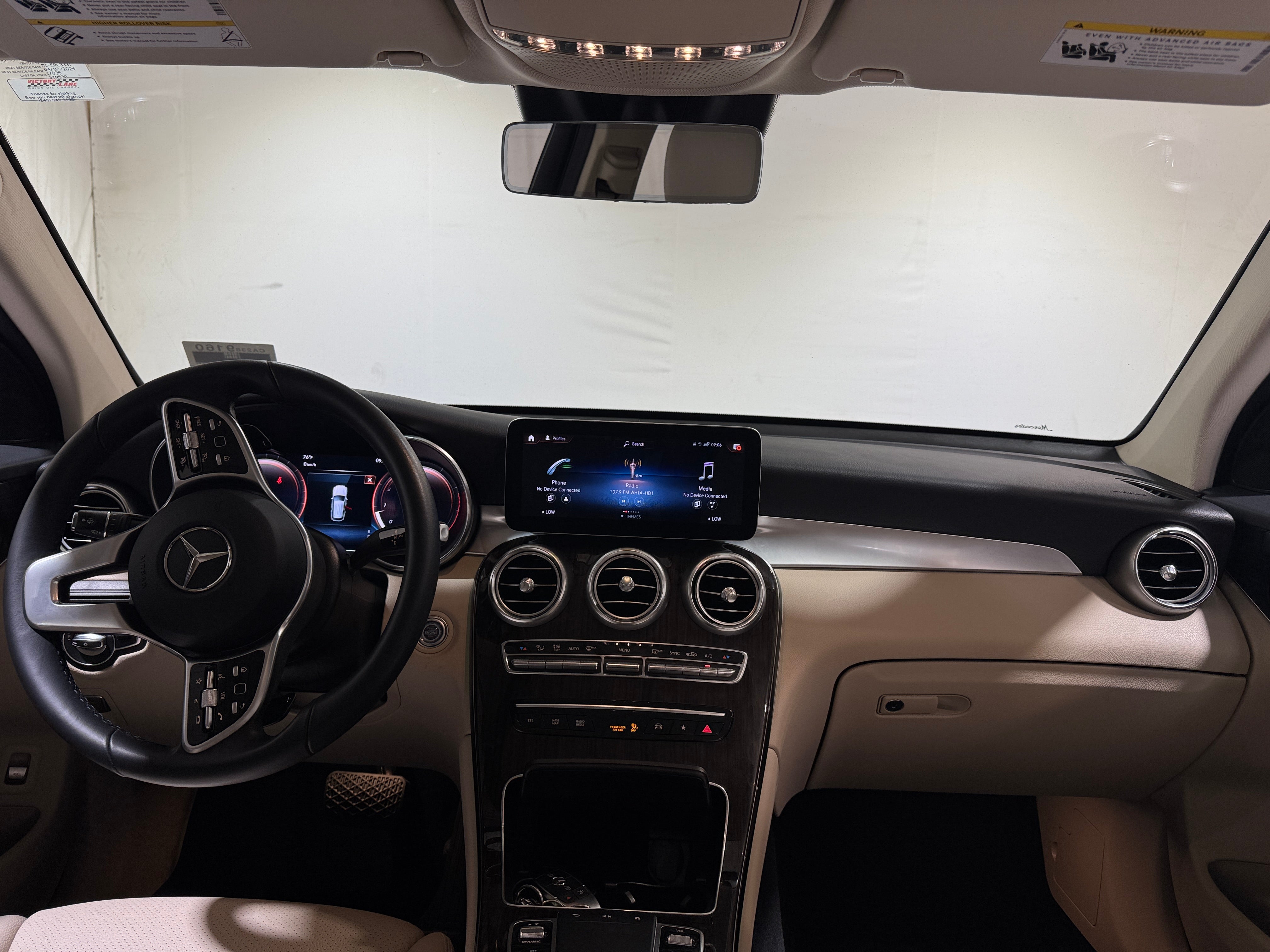 2022 Mercedes-Benz GLC 300 2