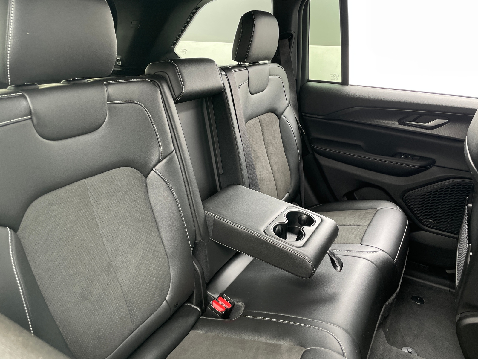 Thumbnail: 2023 Jeep Grand Cherokee - 6