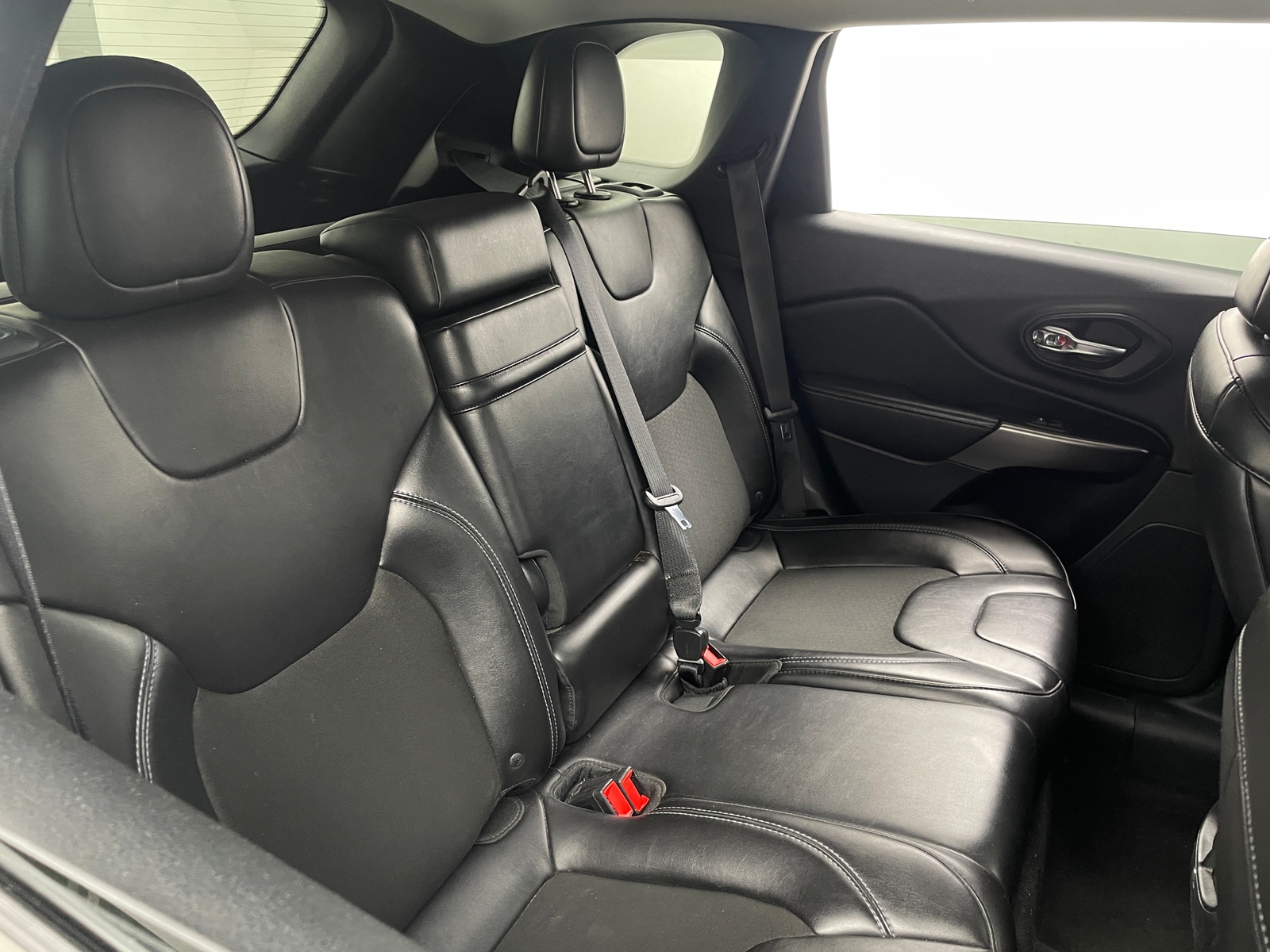 Thumbnail: 2019 Jeep Cherokee - 6