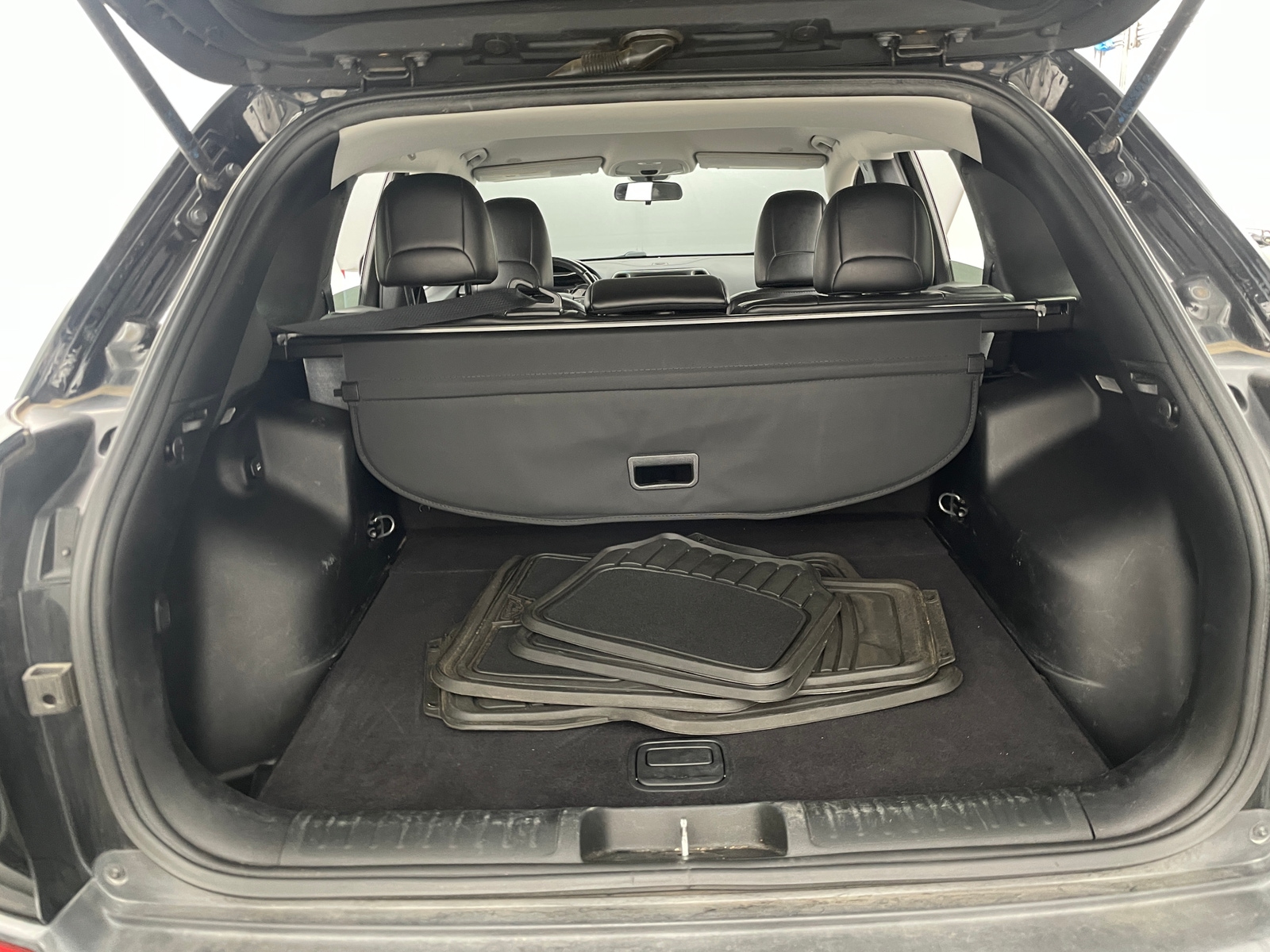 Thumbnail: 2019 Jeep Cherokee - 7