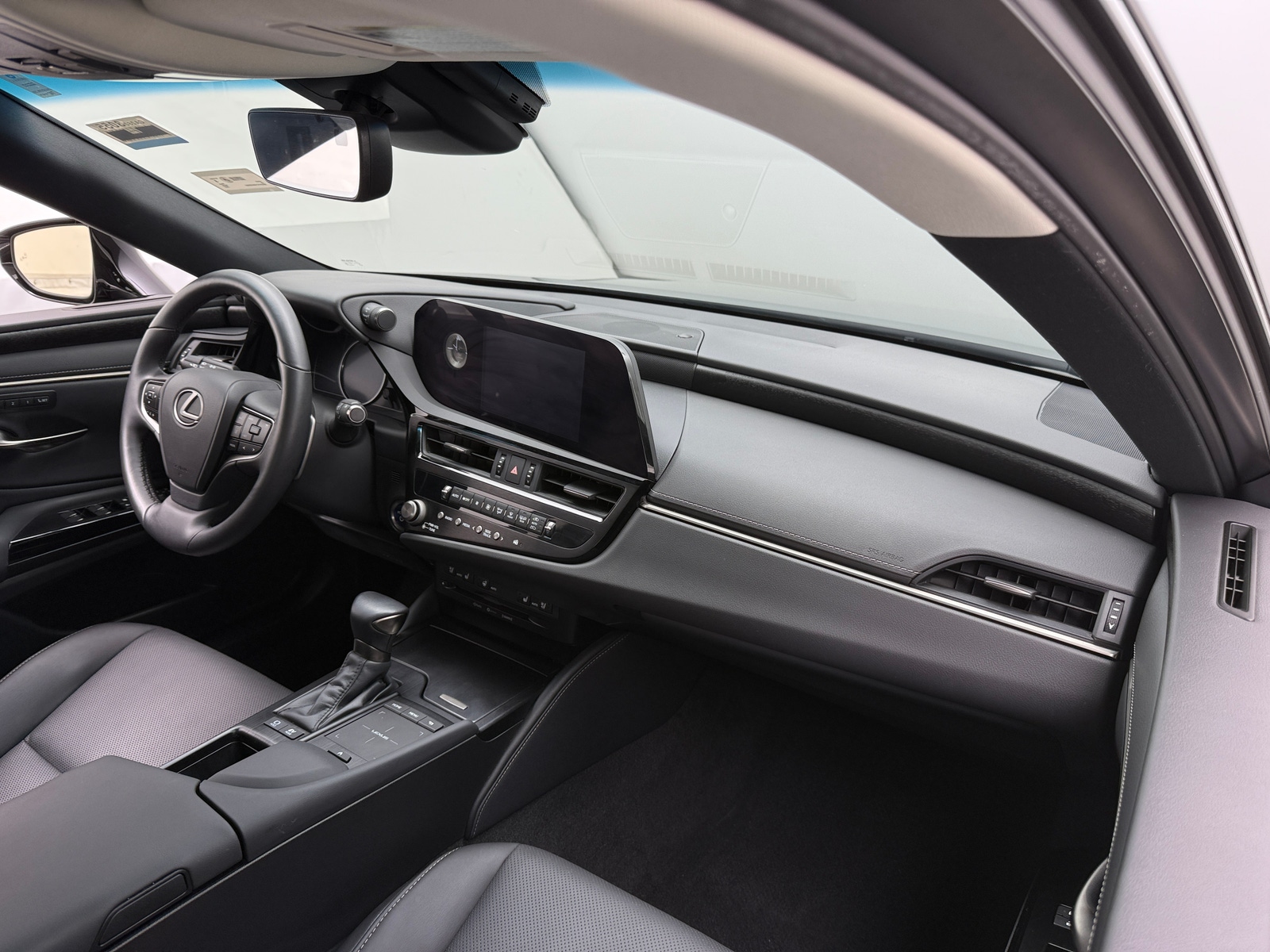 Thumbnail: 2022 Lexus ES - 2